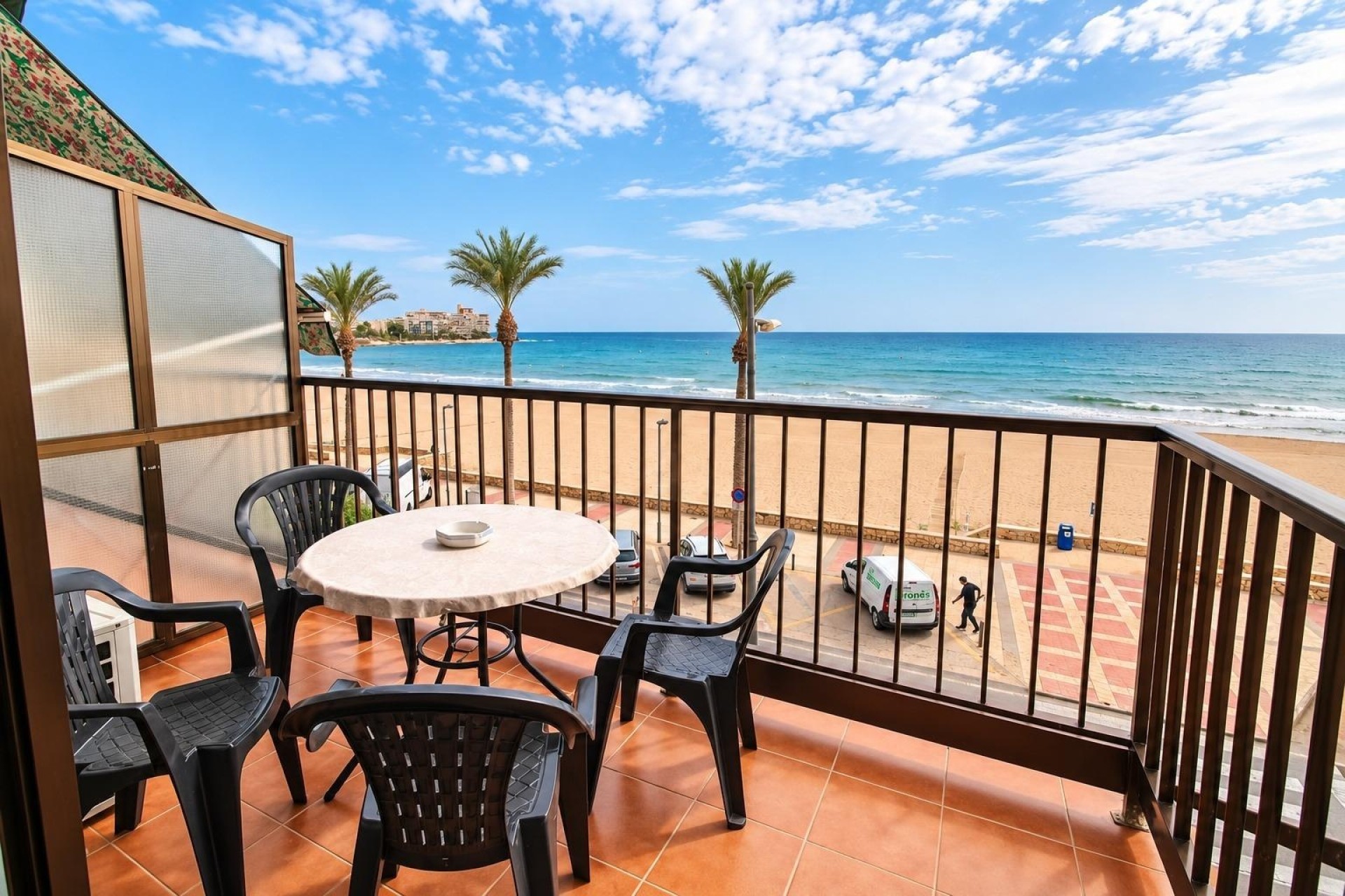 Sprzedaż - Apartament / Mieszkanie -
El Campello - Playa Muchavista