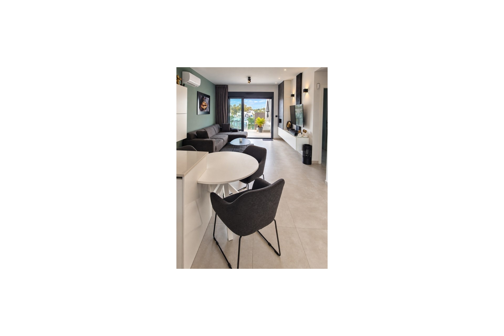 Sprzedaż - Apartament / Mieszkanie -
El Raso