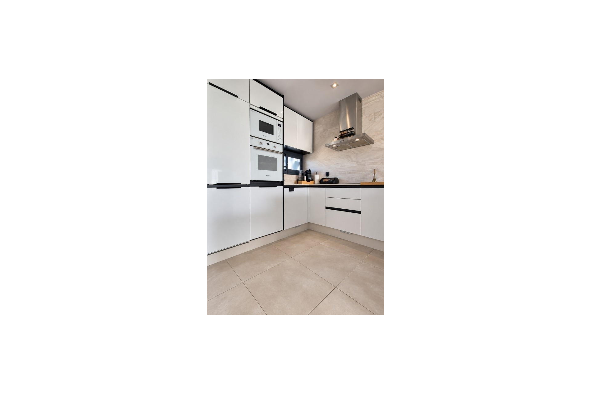 Sprzedaż - Apartament / Mieszkanie -
El Raso