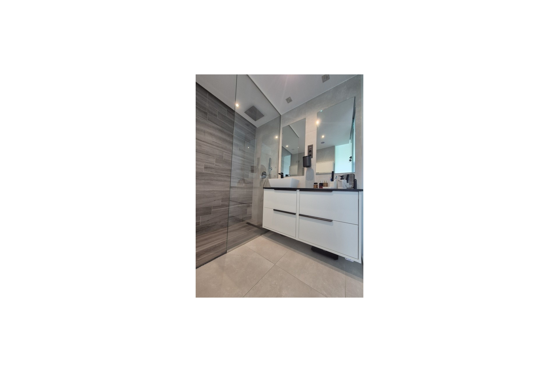 Sprzedaż - Apartament / Mieszkanie -
El Raso