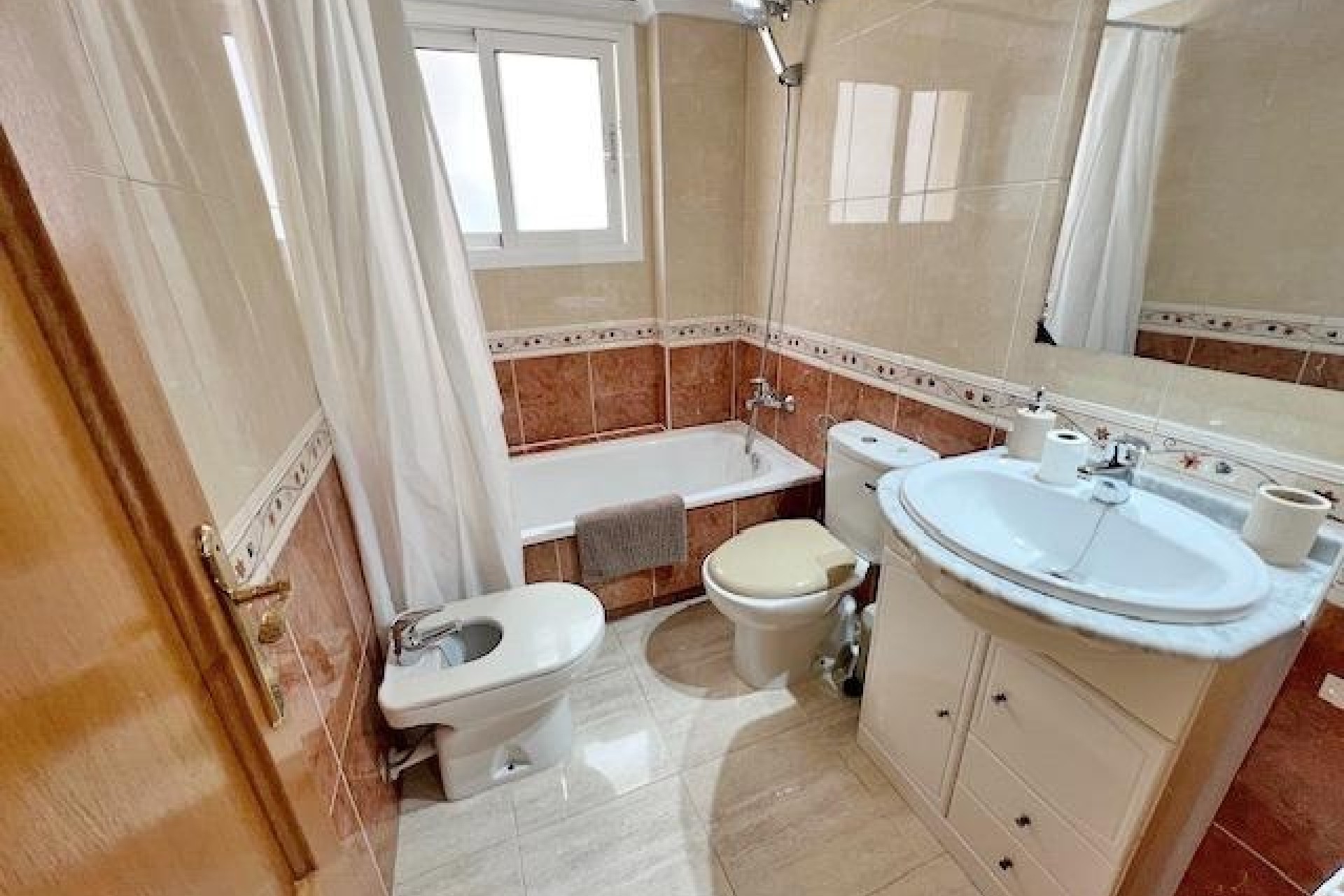 Sprzedaż - Apartament / Mieszkanie -
Guardamar del Segura - puerto deportivo