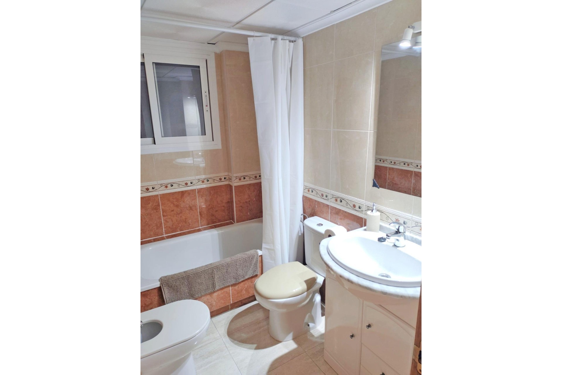 Sprzedaż - Apartament / Mieszkanie -
Guardamar del Segura - puerto deportivo