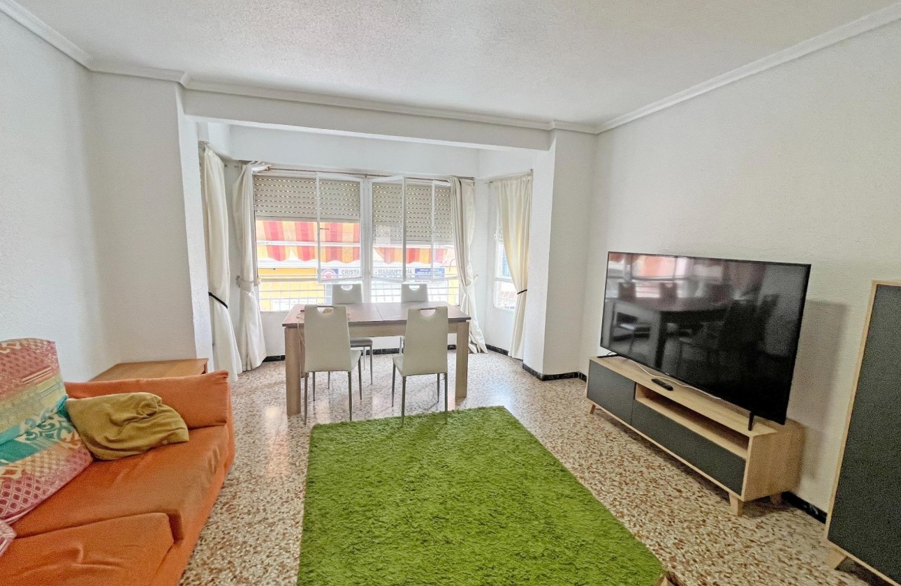 Sprzedaż - Apartament / Mieszkanie -
Guardamar del Segura