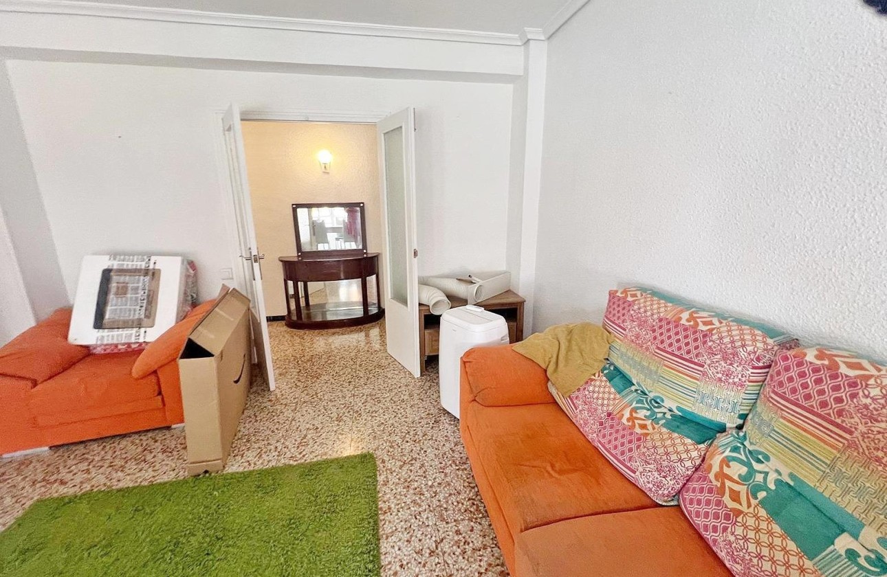 Sprzedaż - Apartament / Mieszkanie -
Guardamar del Segura