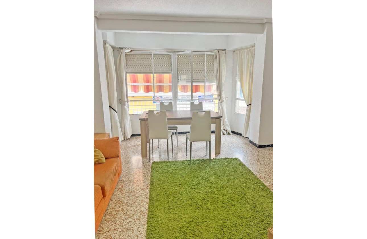 Sprzedaż - Apartament / Mieszkanie -
Guardamar del Segura