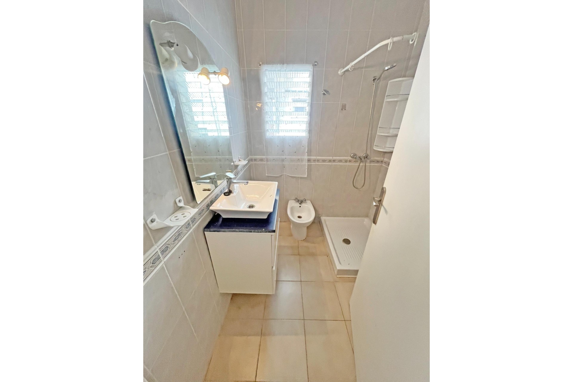 Sprzedaż - Apartament / Mieszkanie -
Guardamar del Segura