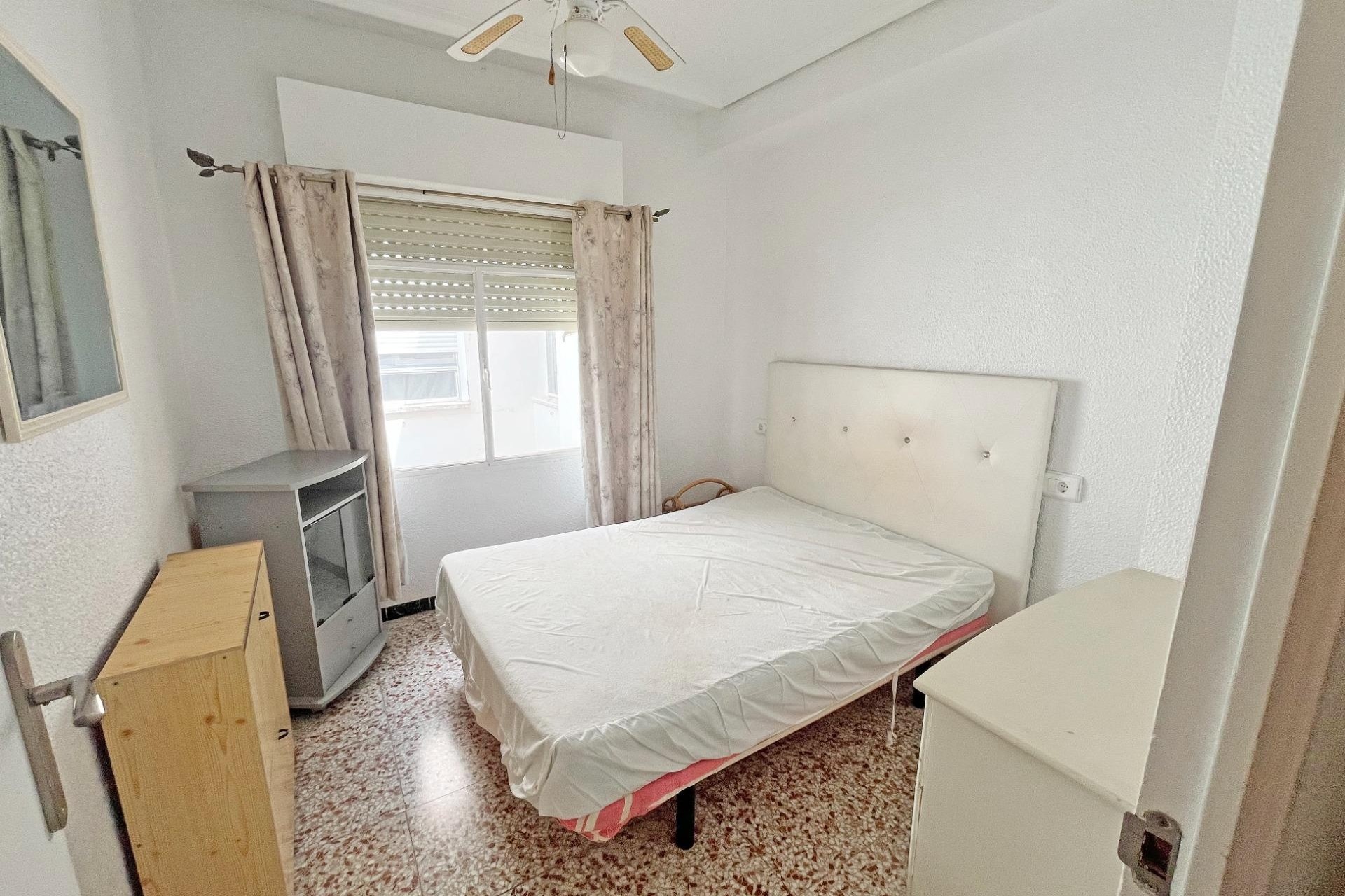 Sprzedaż - Apartament / Mieszkanie -
Guardamar del Segura