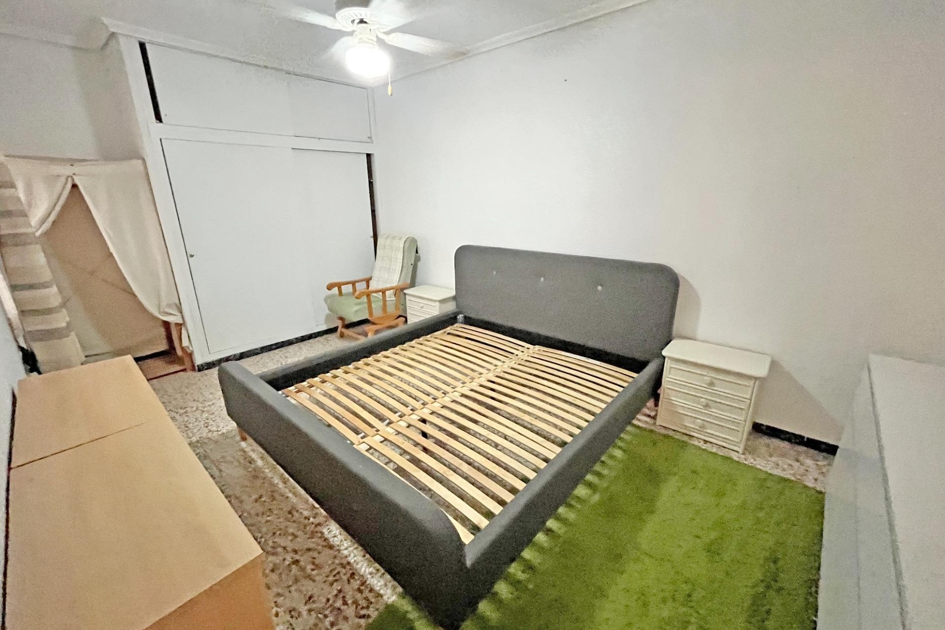 Sprzedaż - Apartament / Mieszkanie -
Guardamar del Segura
