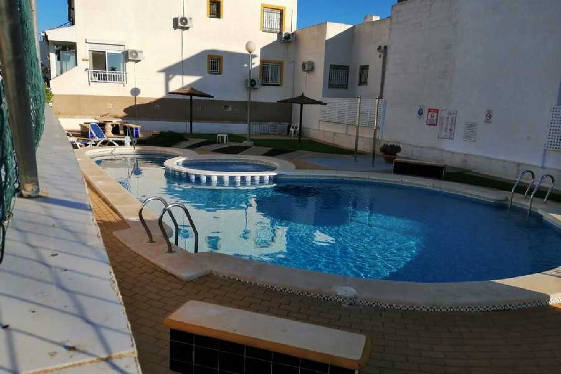 Sprzedaż - Apartament / Mieszkanie -
Jacarilla - Inland