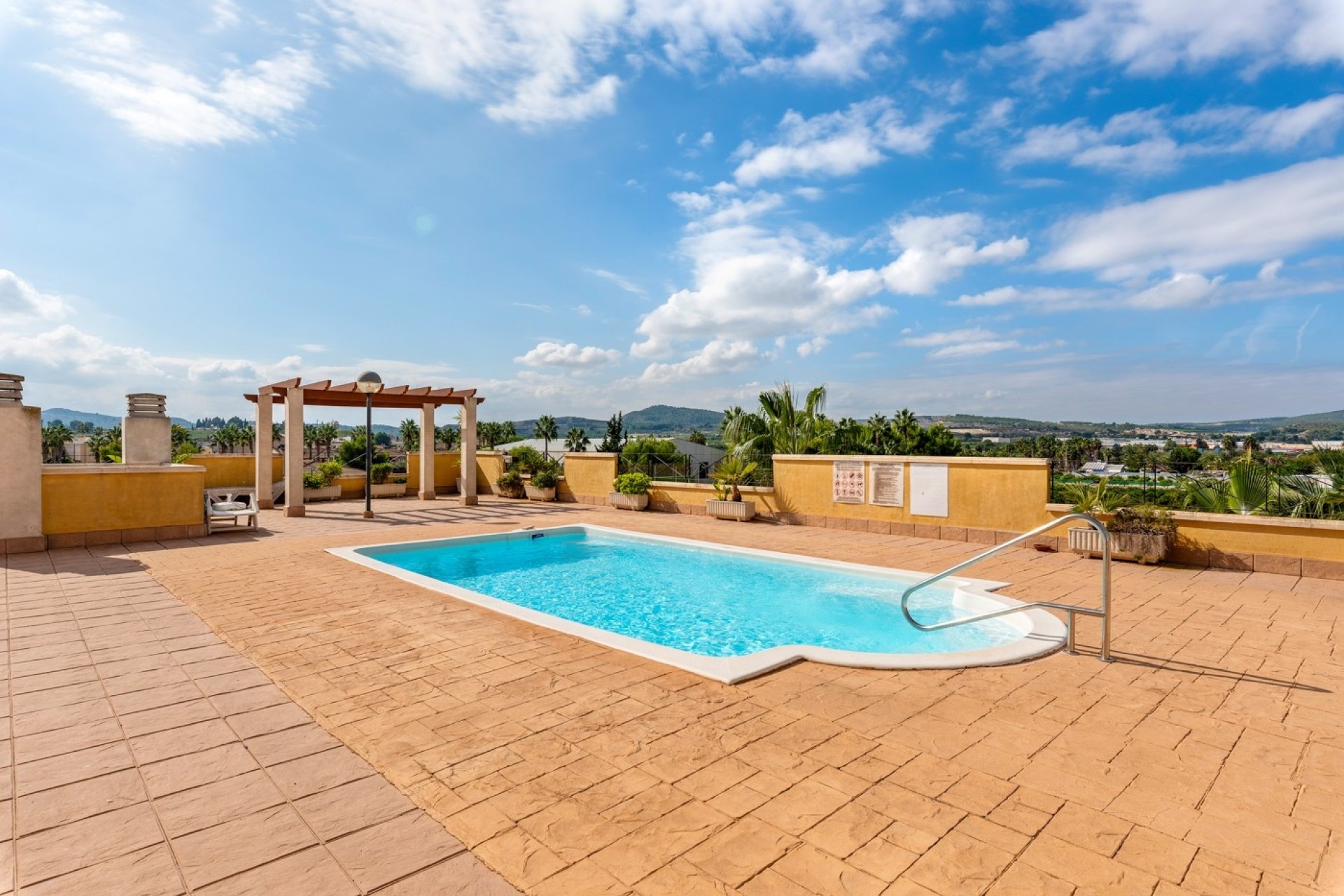 Sprzedaż - Apartament / Mieszkanie -
Jacarilla