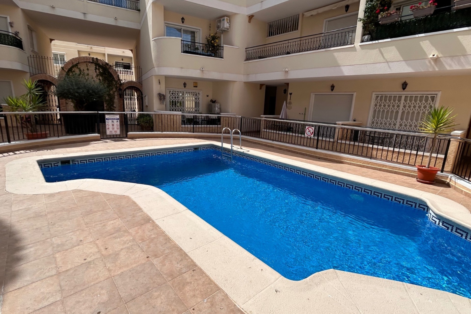 Sprzedaż - Apartament / Mieszkanie -
Jacarilla