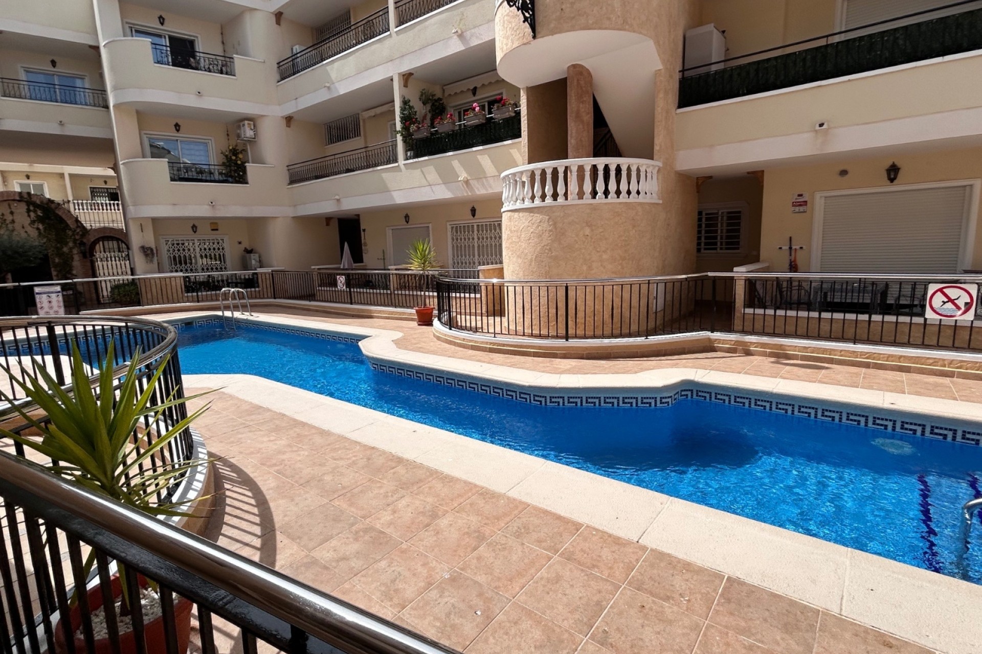 Sprzedaż - Apartament / Mieszkanie -
Jacarilla