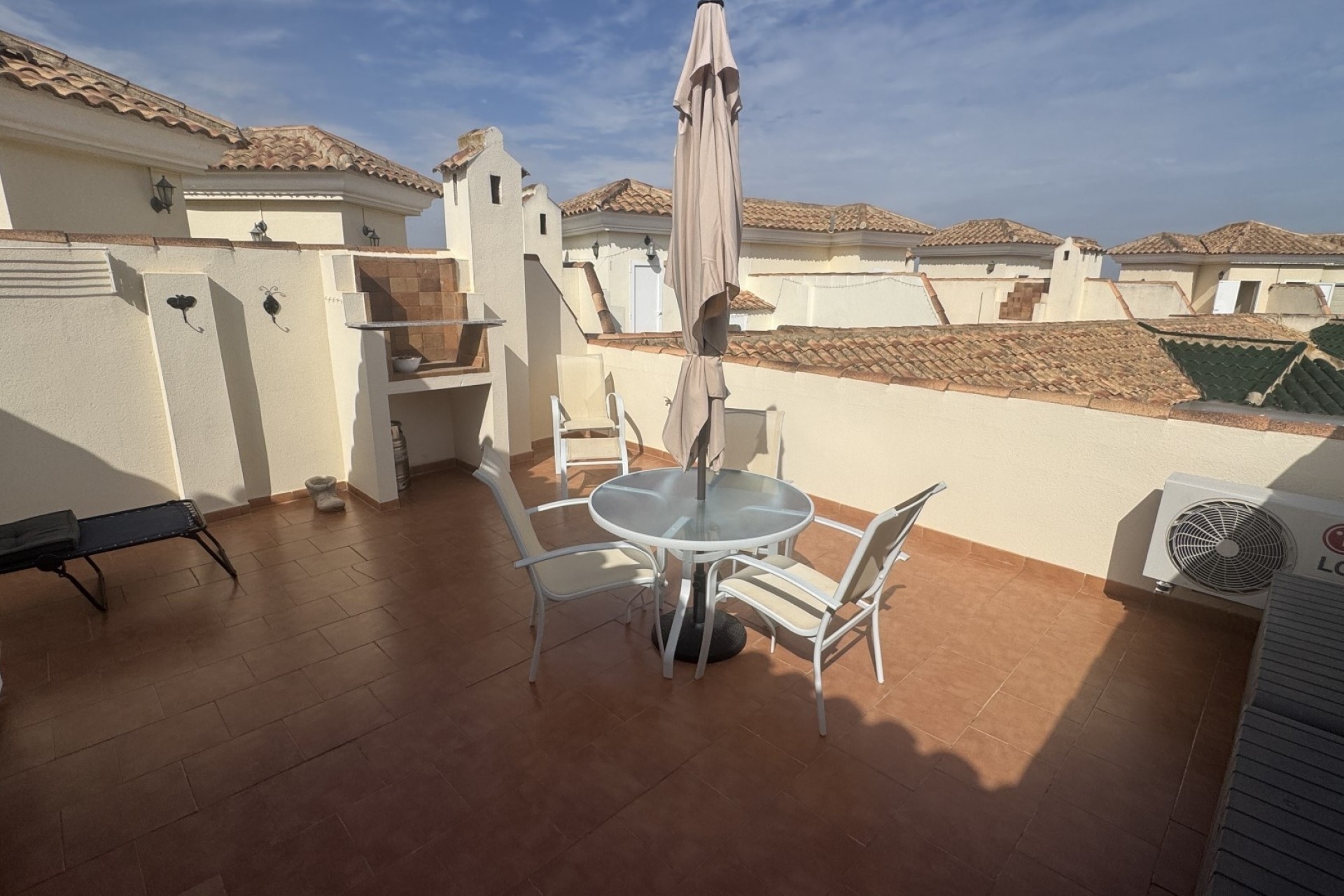 Sprzedaż - Apartament / Mieszkanie -
Jacarilla