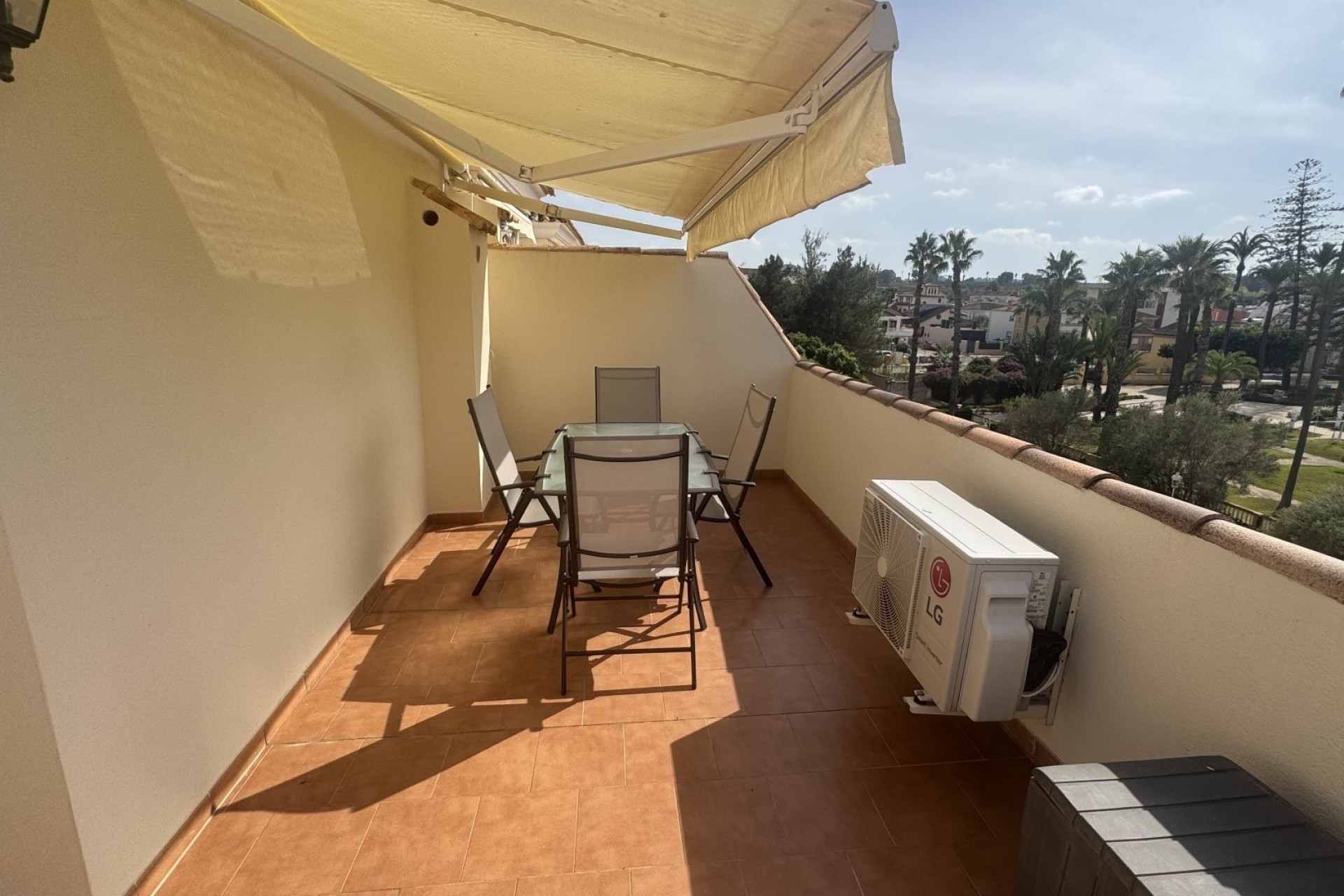 Sprzedaż - Apartament / Mieszkanie -
Jacarilla