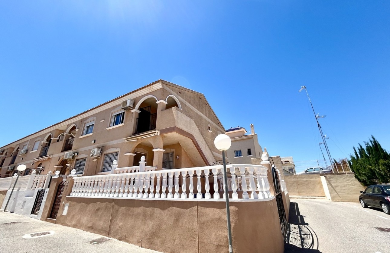 Sprzedaż - Apartament / Mieszkanie -
La Zenia - Costa Blanca