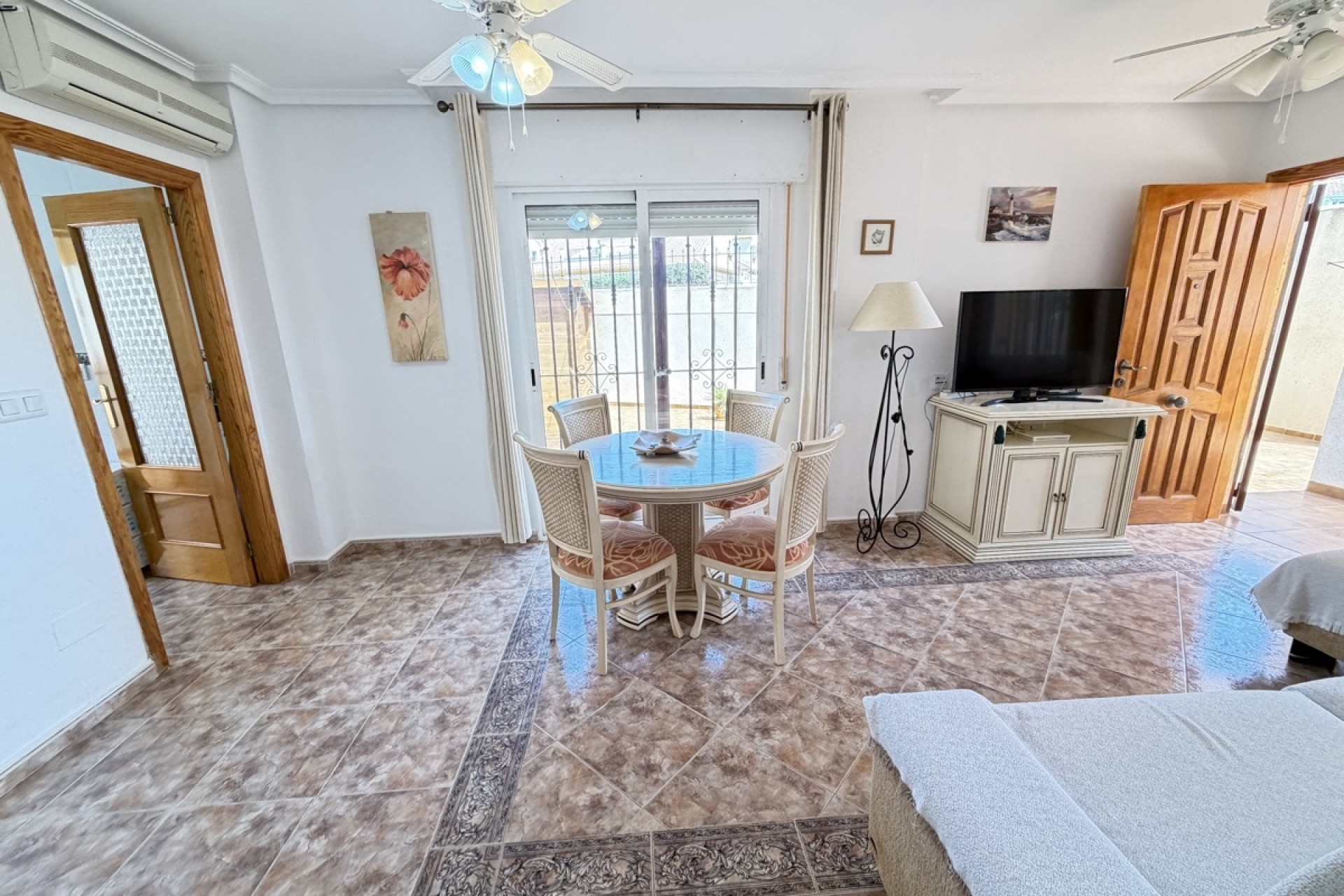 Sprzedaż - Apartament / Mieszkanie -
La Zenia