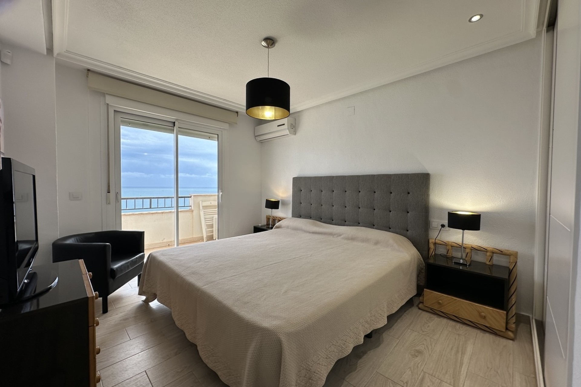 Sprzedaż - Apartament / Mieszkanie -
Mil Palmeras - Costa Blanca