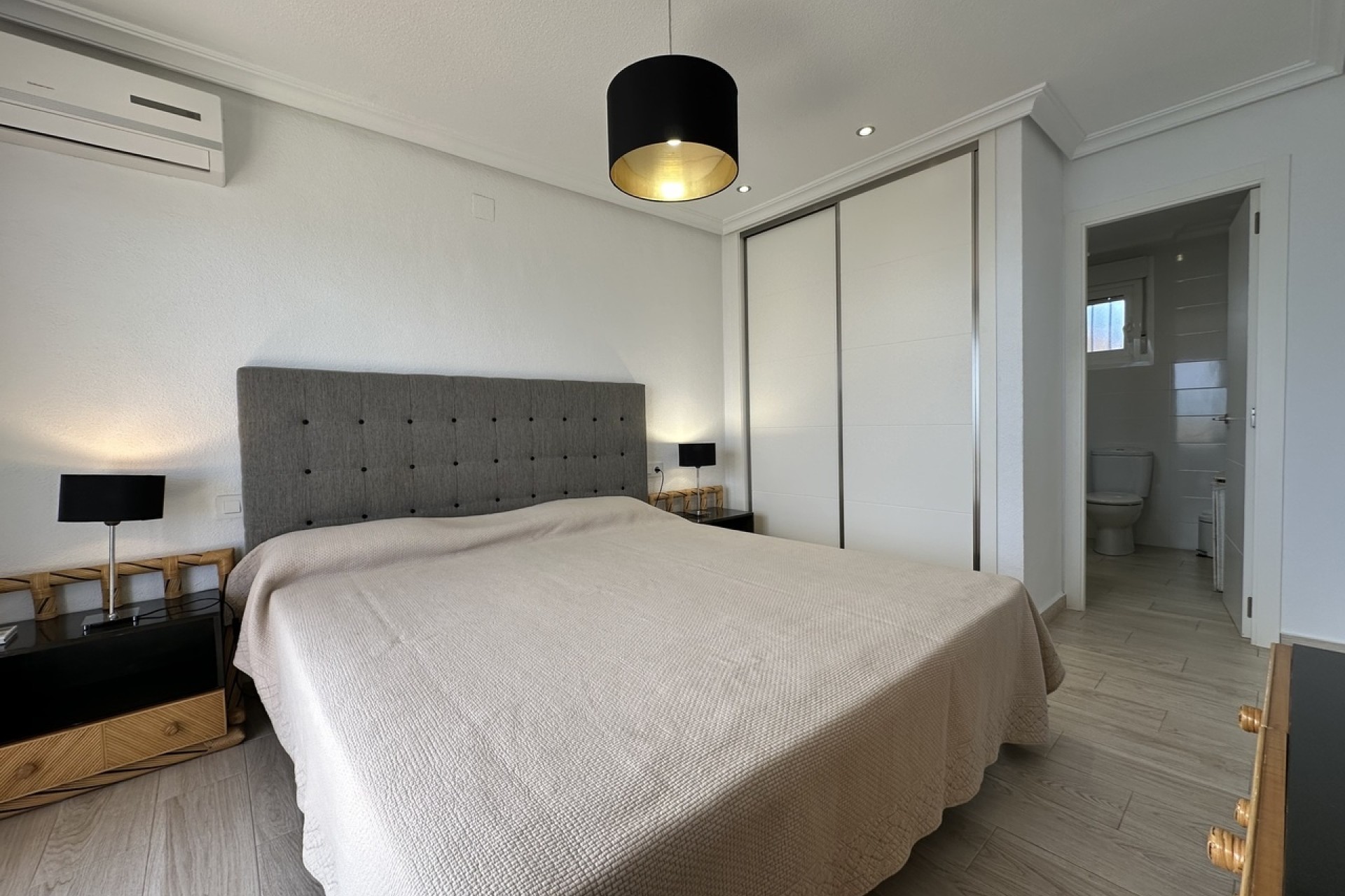 Sprzedaż - Apartament / Mieszkanie -
Mil Palmeras - Costa Blanca