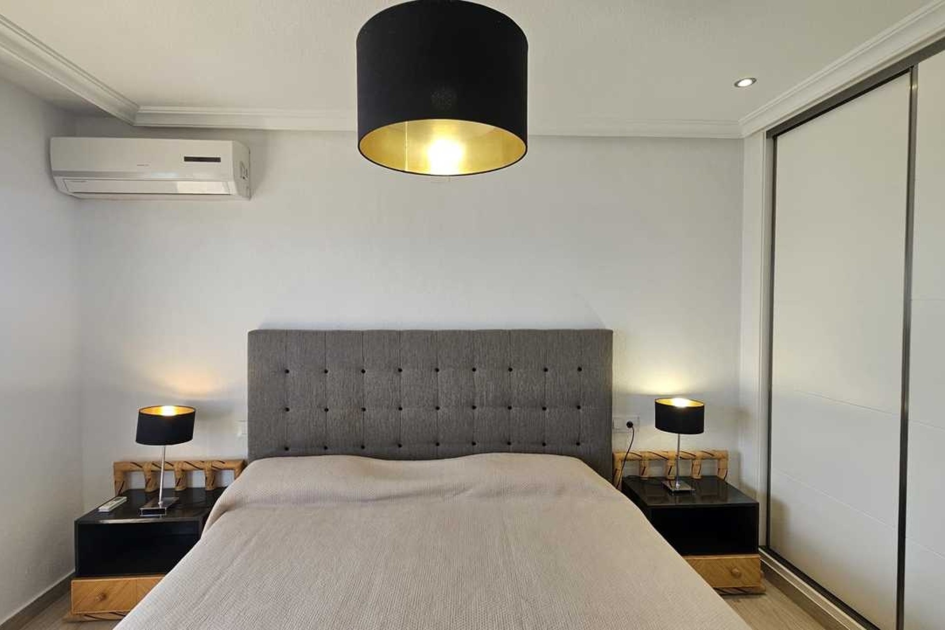 Sprzedaż - Apartament / Mieszkanie -
Mil Palmeras - Costa Blanca