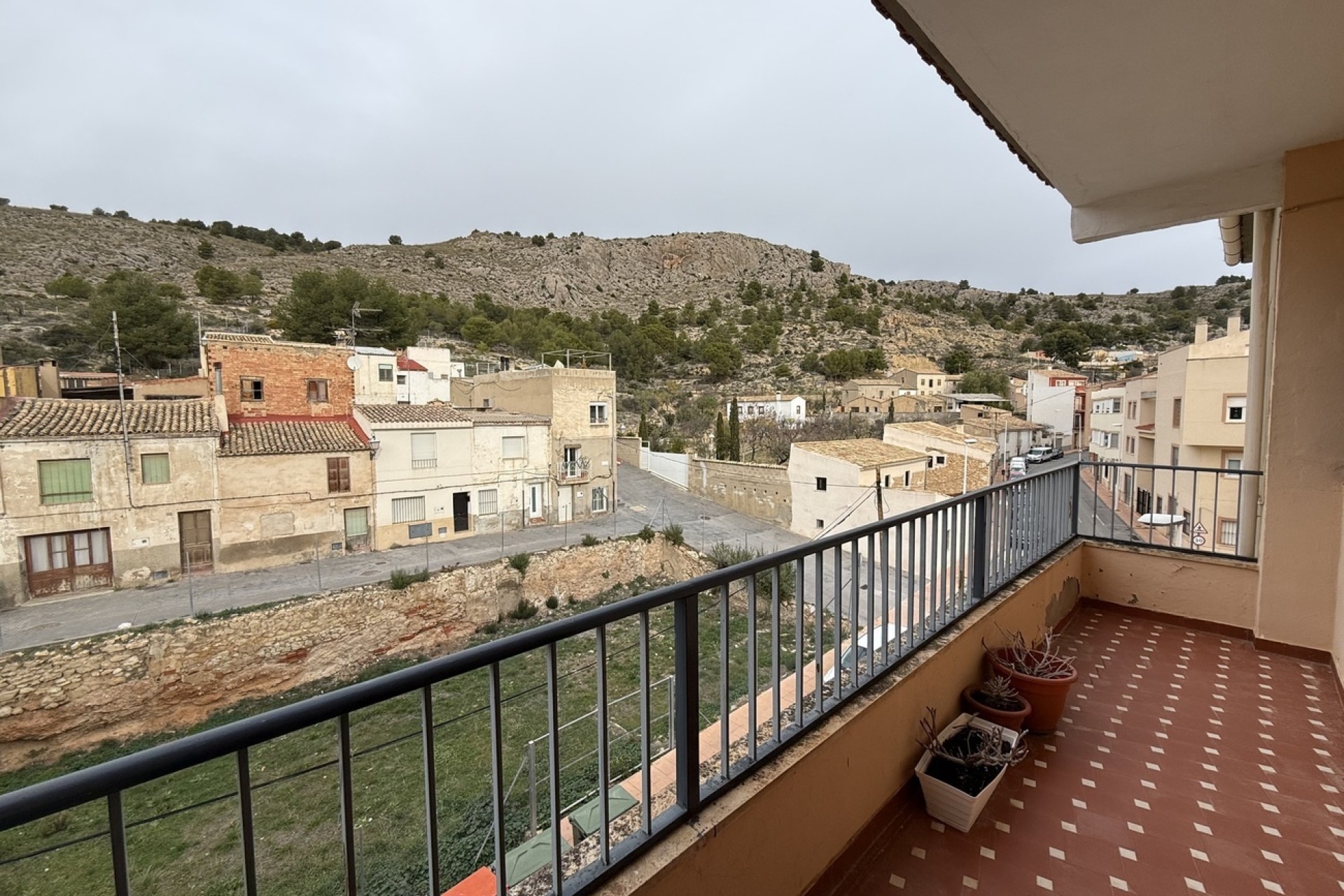 Sprzedaż - Apartament / Mieszkanie -
Onil - Costa Blanca