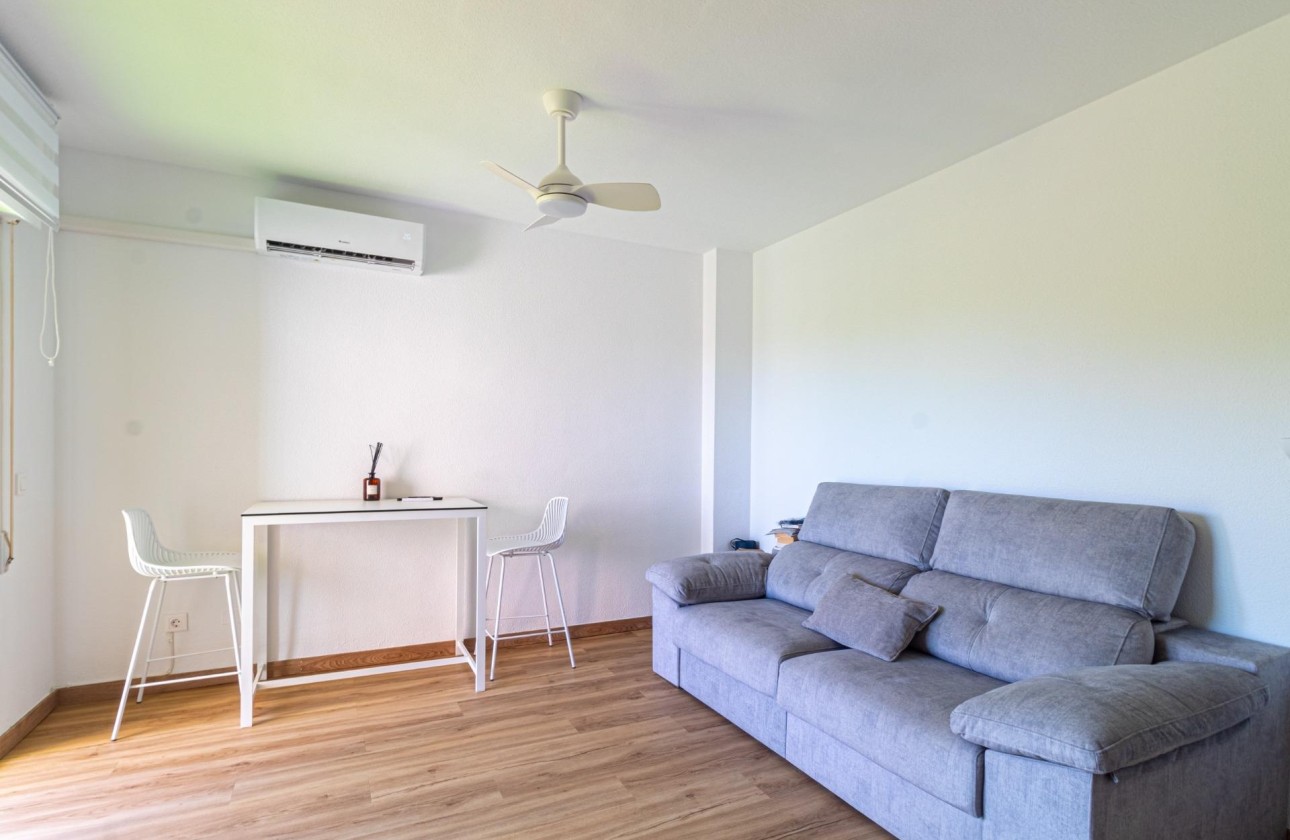 Sprzedaż - Apartament / Mieszkanie -
Orihuela Costa - Campoamor
