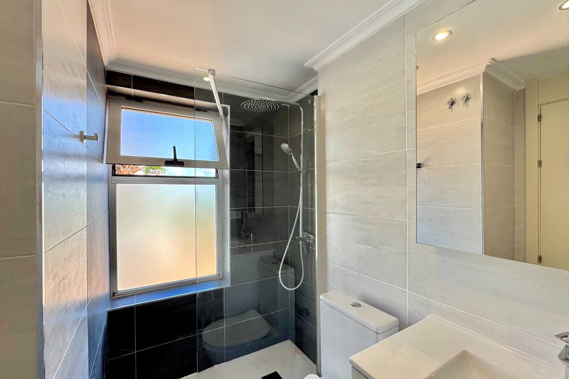 Sprzedaż - Apartament / Mieszkanie -
Orihuela Costa - Punta Prima
