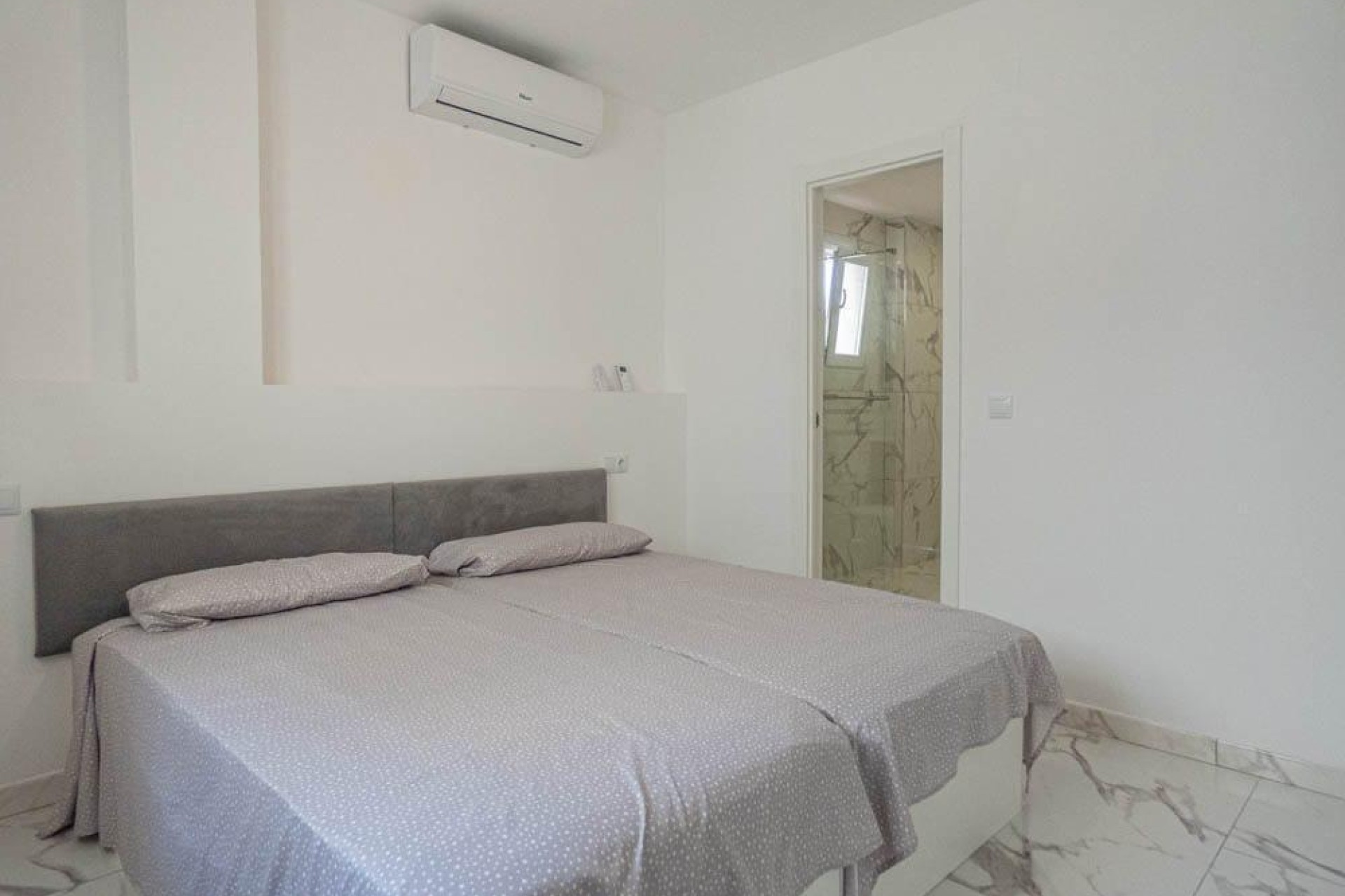 Sprzedaż - Apartament / Mieszkanie -
Orihuela Costa - Villamartín