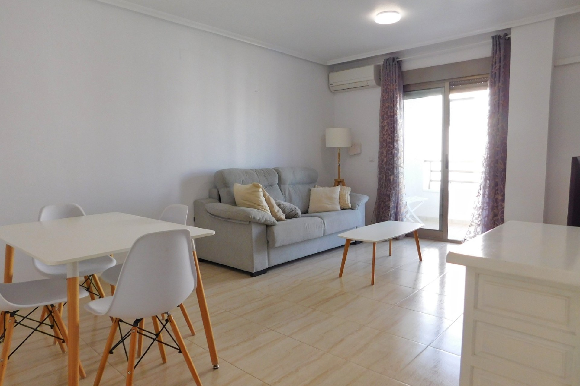 Sprzedaż - Apartament / Mieszkanie -
San Miguel de Salinas