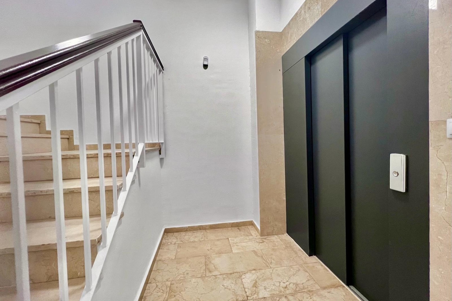 Sprzedaż - Apartament / Mieszkanie -
Torrevieja - Acequion