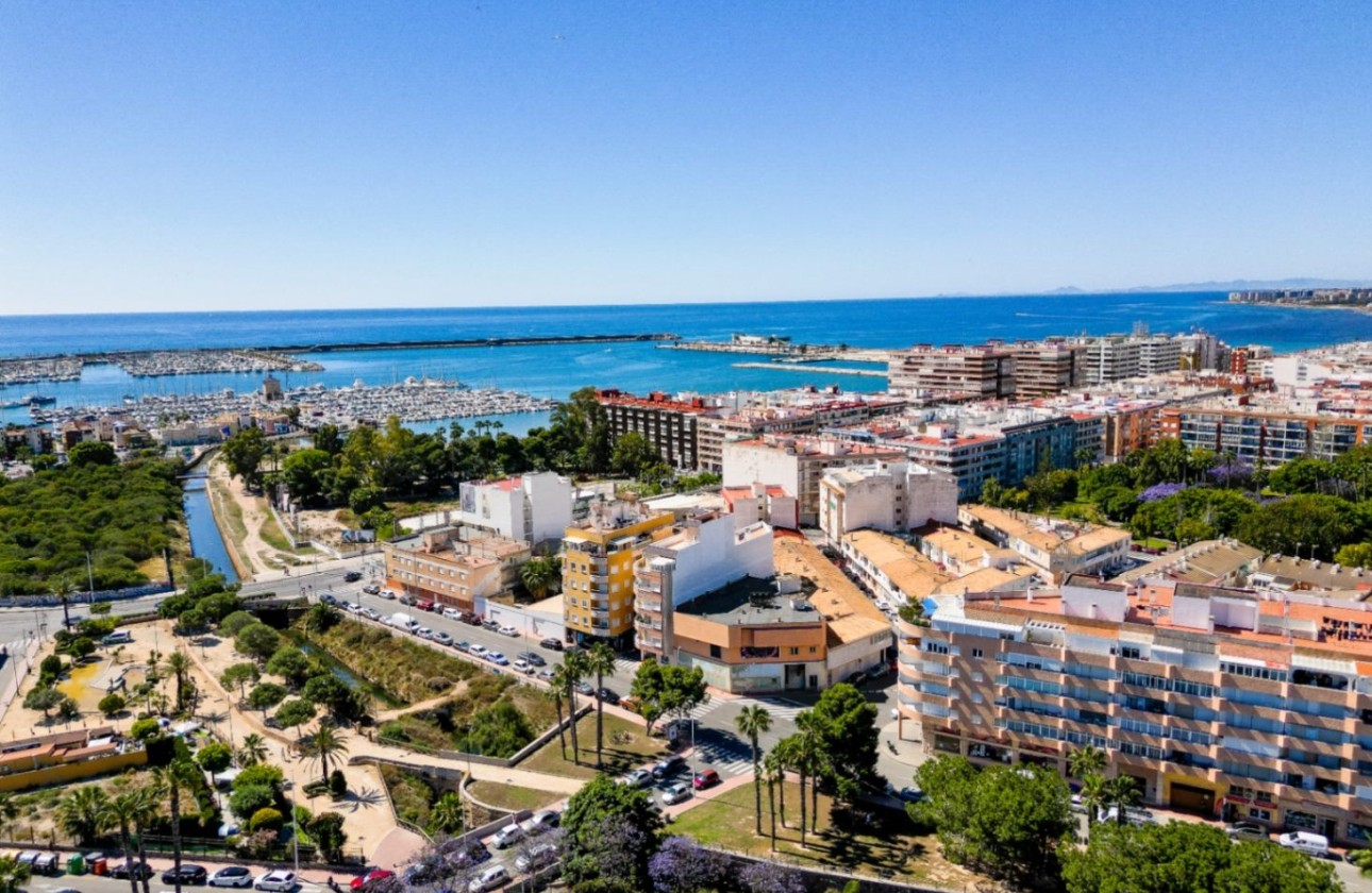 Sprzedaż - Apartament / Mieszkanie -
Torrevieja - Acequion