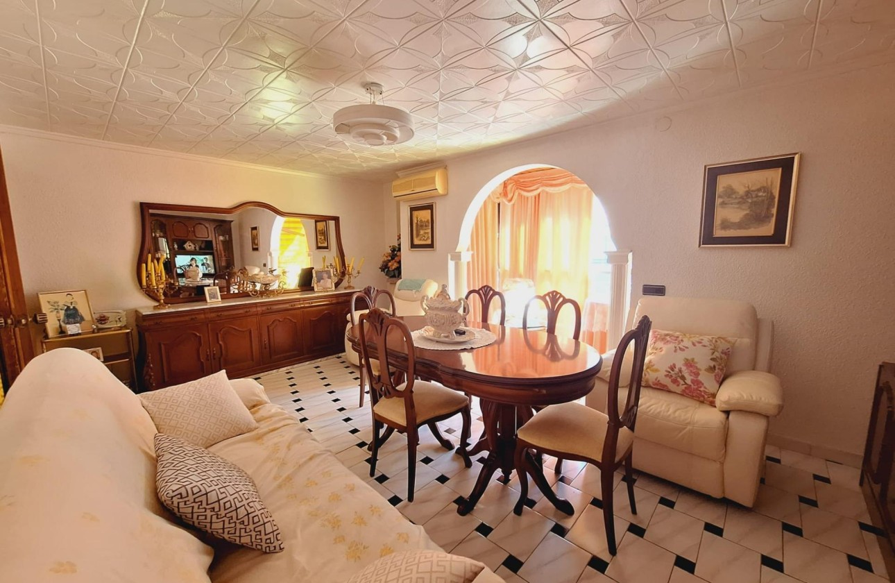 Sprzedaż - Apartament / Mieszkanie -
Torrevieja - Acequion