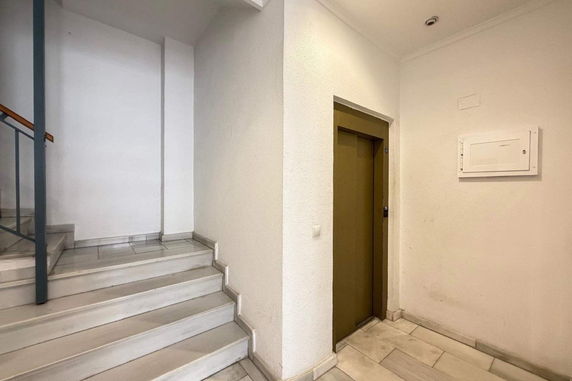 Sprzedaż - Apartament / Mieszkanie -
Torrevieja - Acequion