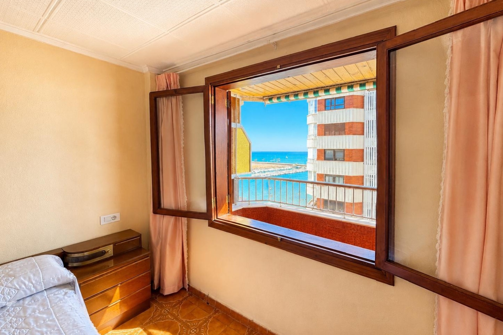 Sprzedaż - Apartament / Mieszkanie -
Torrevieja - Acequion