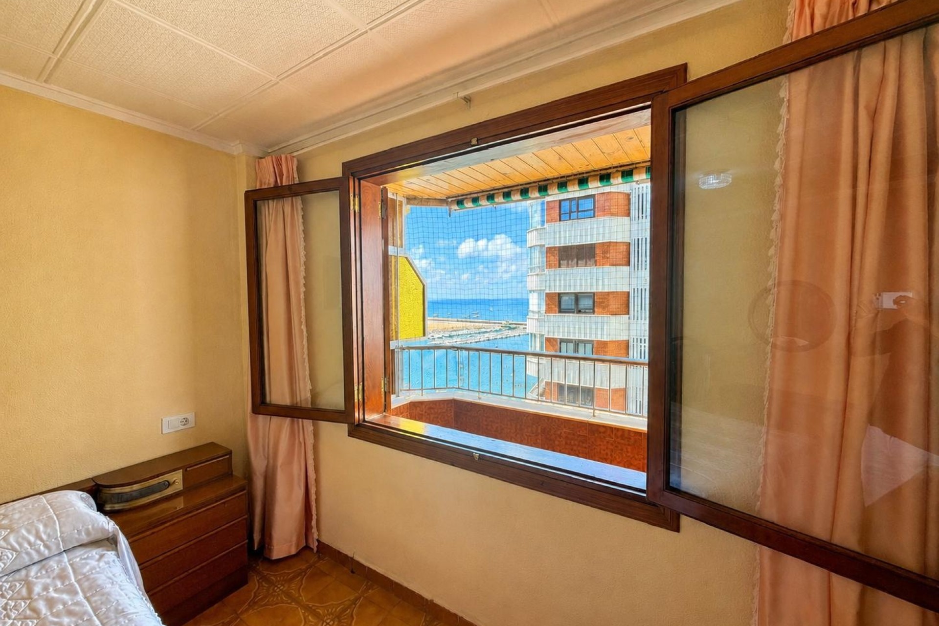 Sprzedaż - Apartament / Mieszkanie -
Torrevieja - Acequion