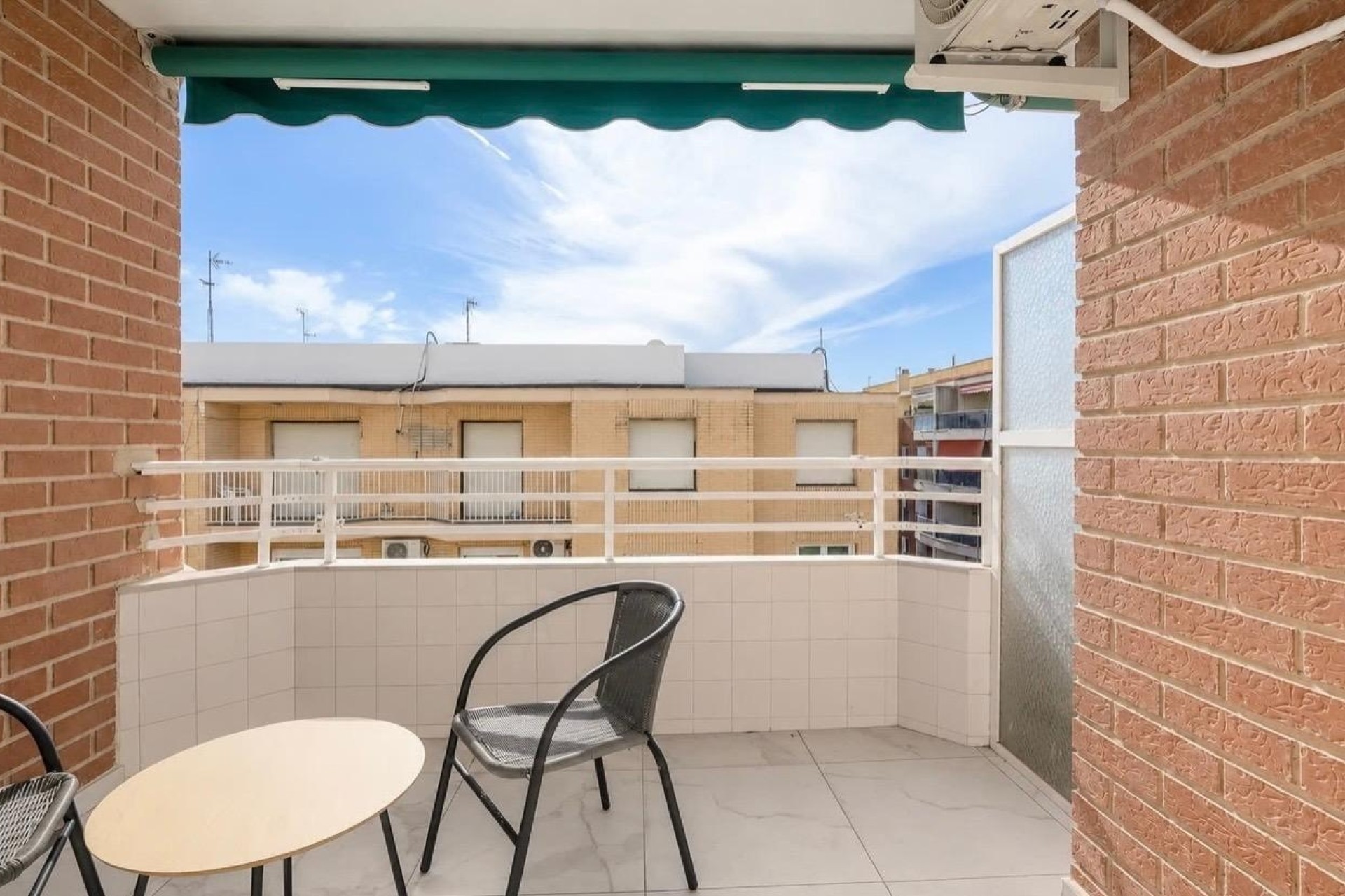 Sprzedaż - Apartament / Mieszkanie -
Torrevieja - Acequion