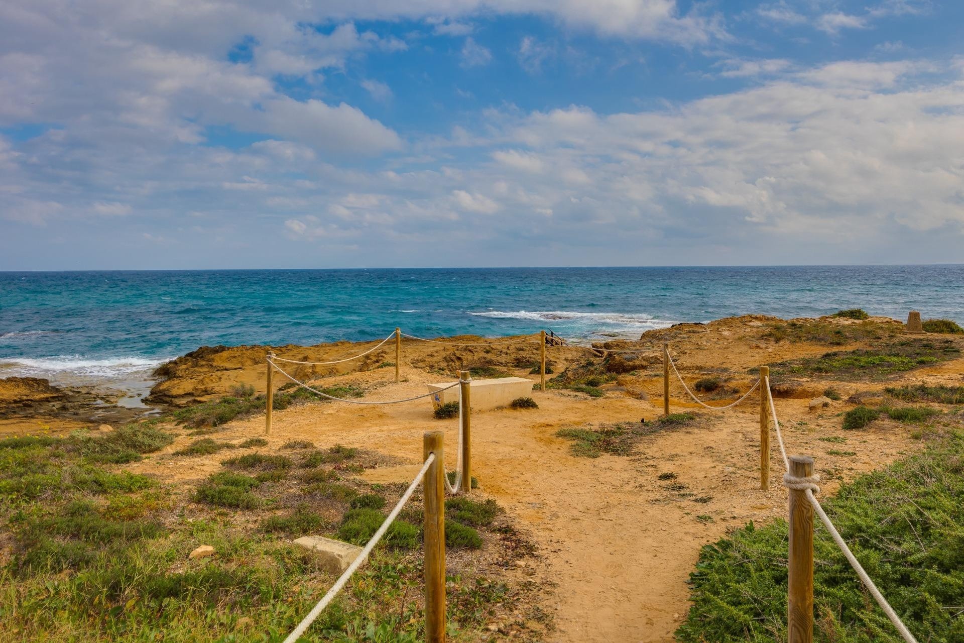Sprzedaż - Apartament / Mieszkanie -
Torrevieja - Cabo cervera