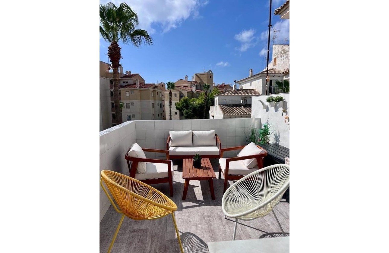 Sprzedaż - Apartament / Mieszkanie -
Torrevieja - Calas blanca