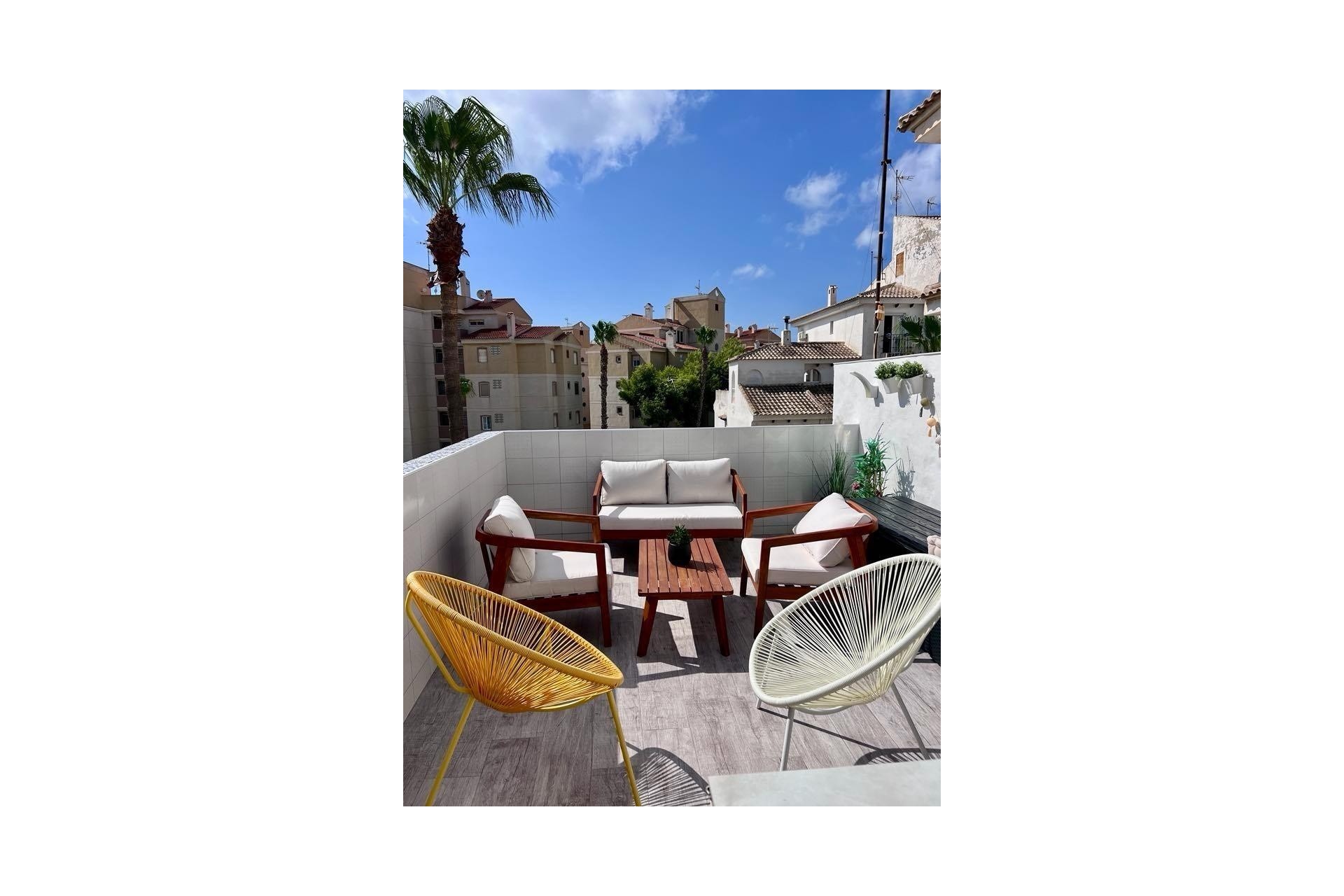 Sprzedaż - Apartament / Mieszkanie -
Torrevieja - Calas blanca