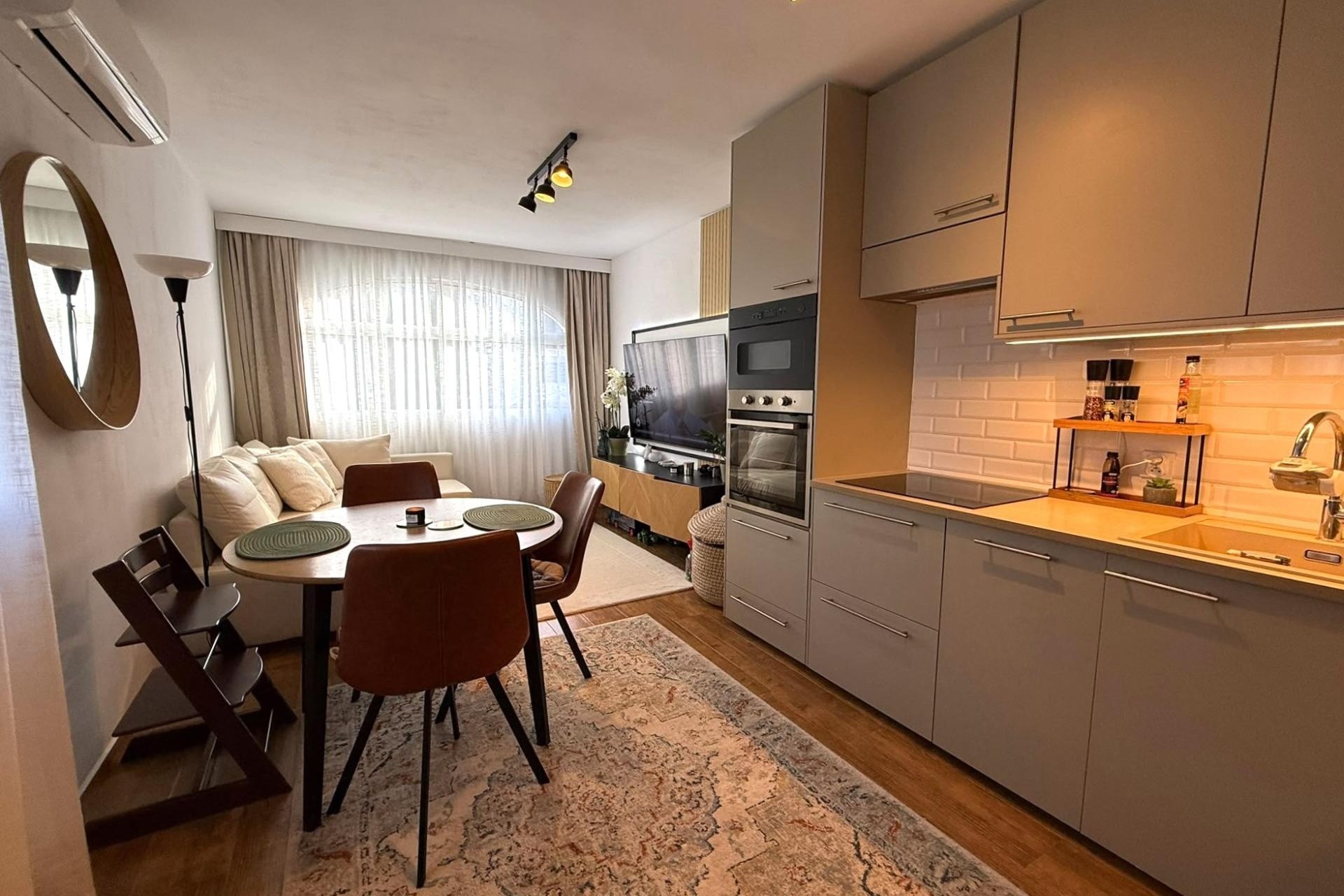 Sprzedaż - Apartament / Mieszkanie -
Torrevieja - Calas blanca