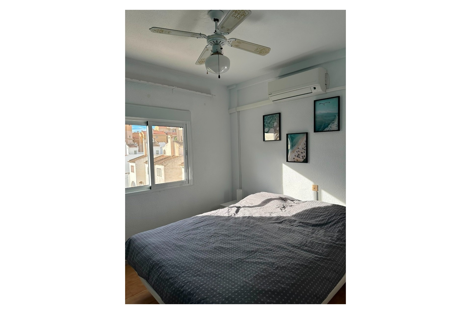 Sprzedaż - Apartament / Mieszkanie -
Torrevieja - Calas blanca