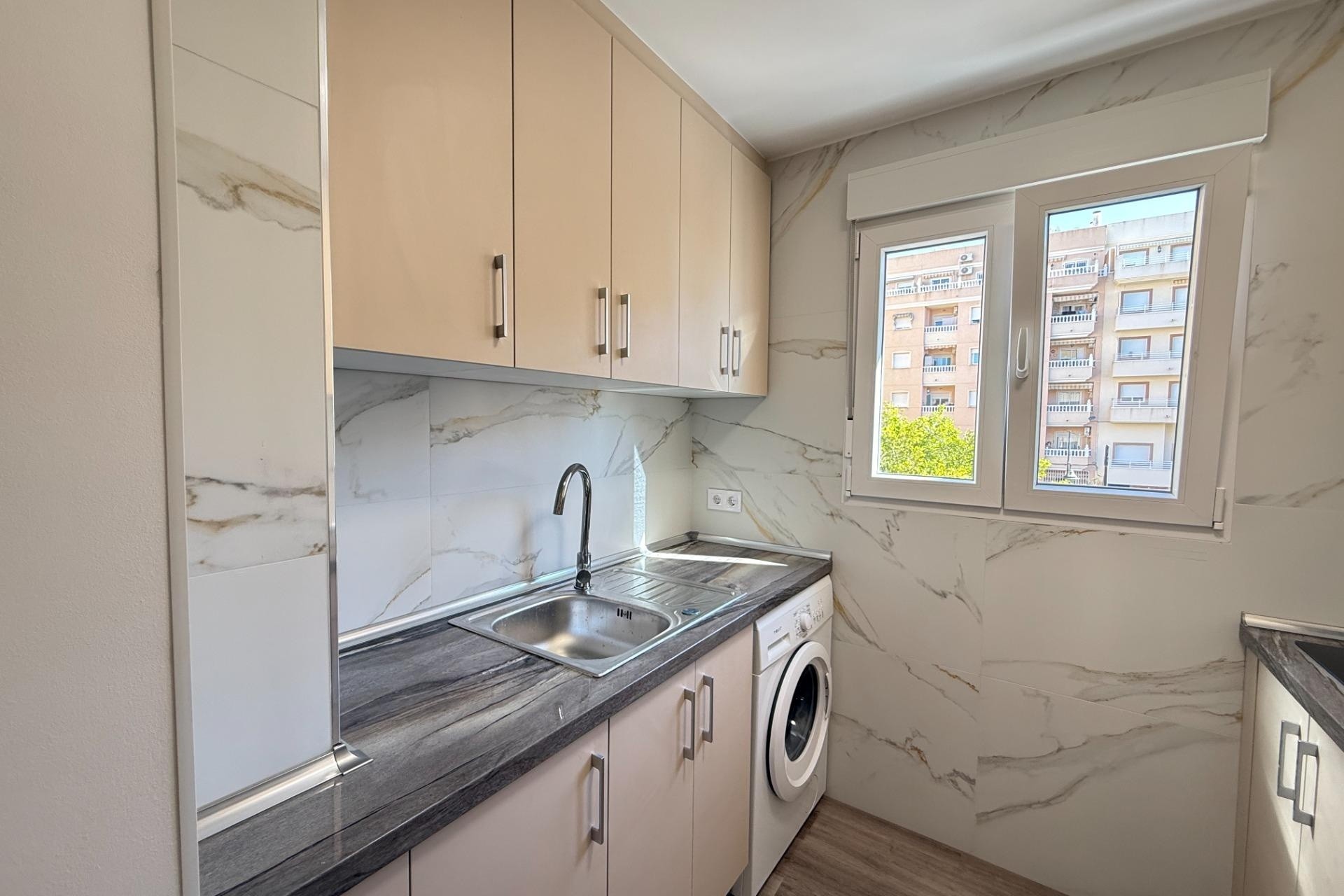 Sprzedaż - Apartament mieszkanie -
Torrevieja - Center