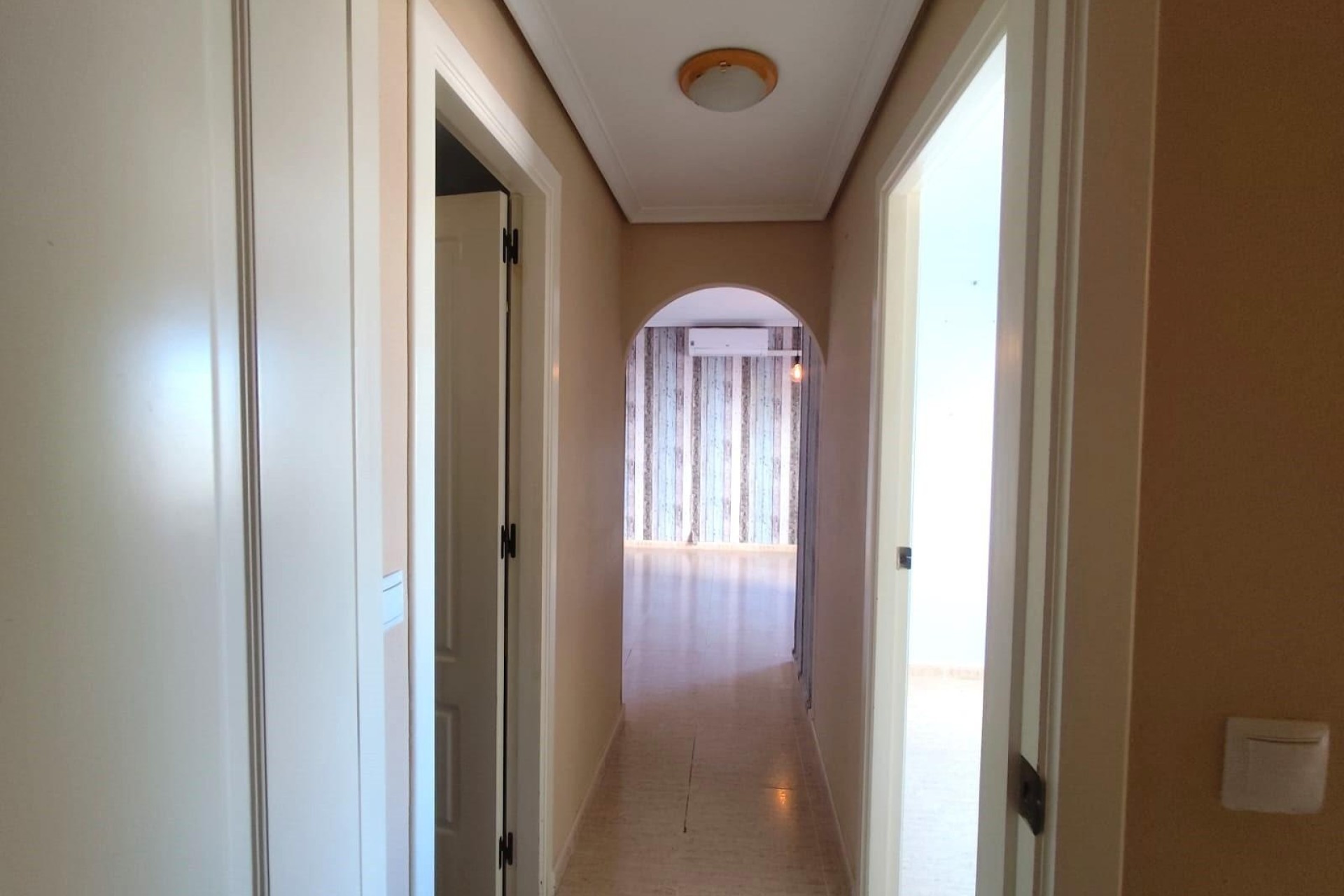 Sprzedaż - Apartament / Mieszkanie -
Torrevieja - Center