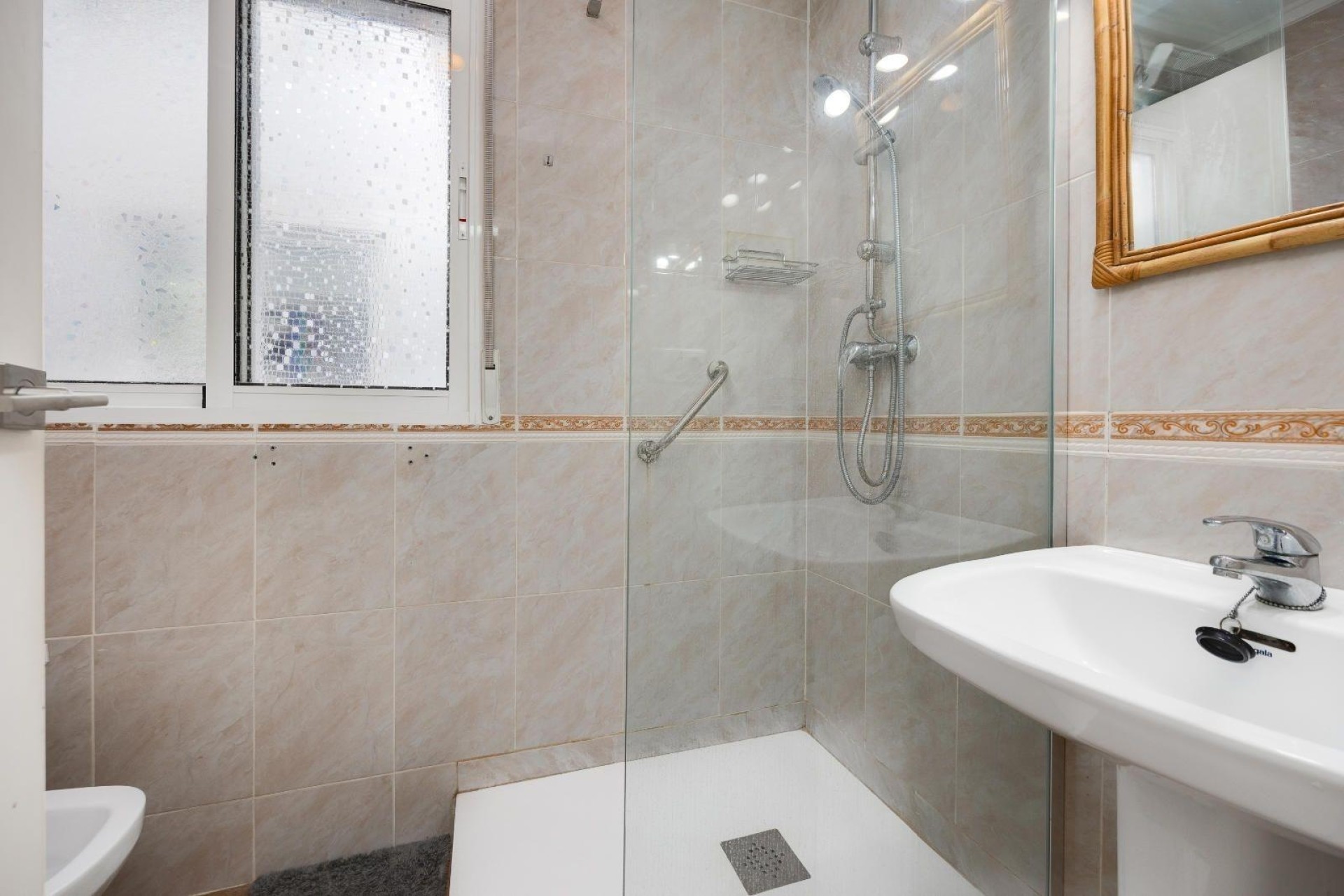 Sprzedaż - Apartament / Mieszkanie -
Torrevieja - Center