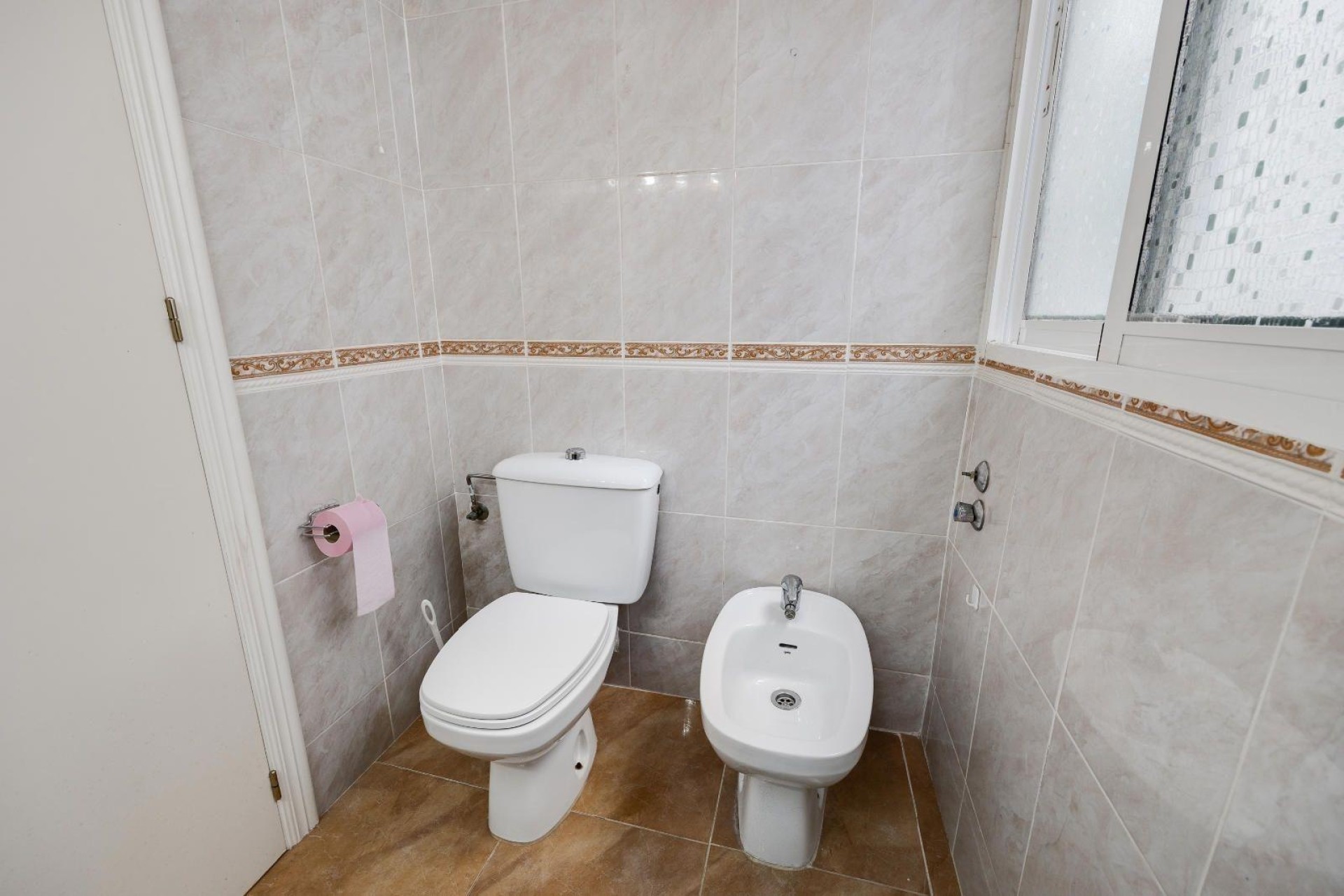 Sprzedaż - Apartament / Mieszkanie -
Torrevieja - Center