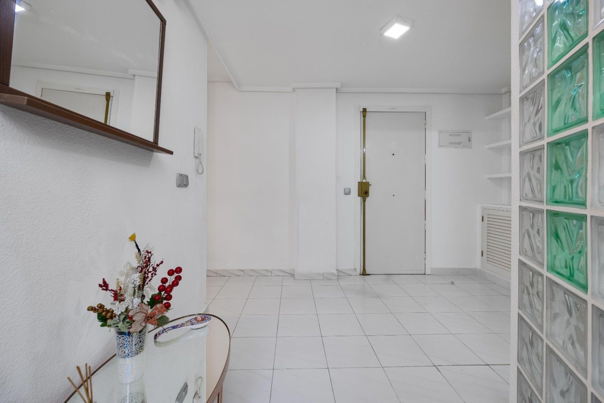 Sprzedaż - Apartament / Mieszkanie -
Torrevieja - Center