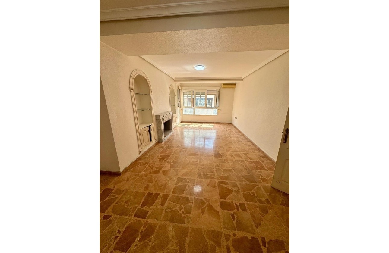 Sprzedaż - Apartament / Mieszkanie -
Torrevieja - Center