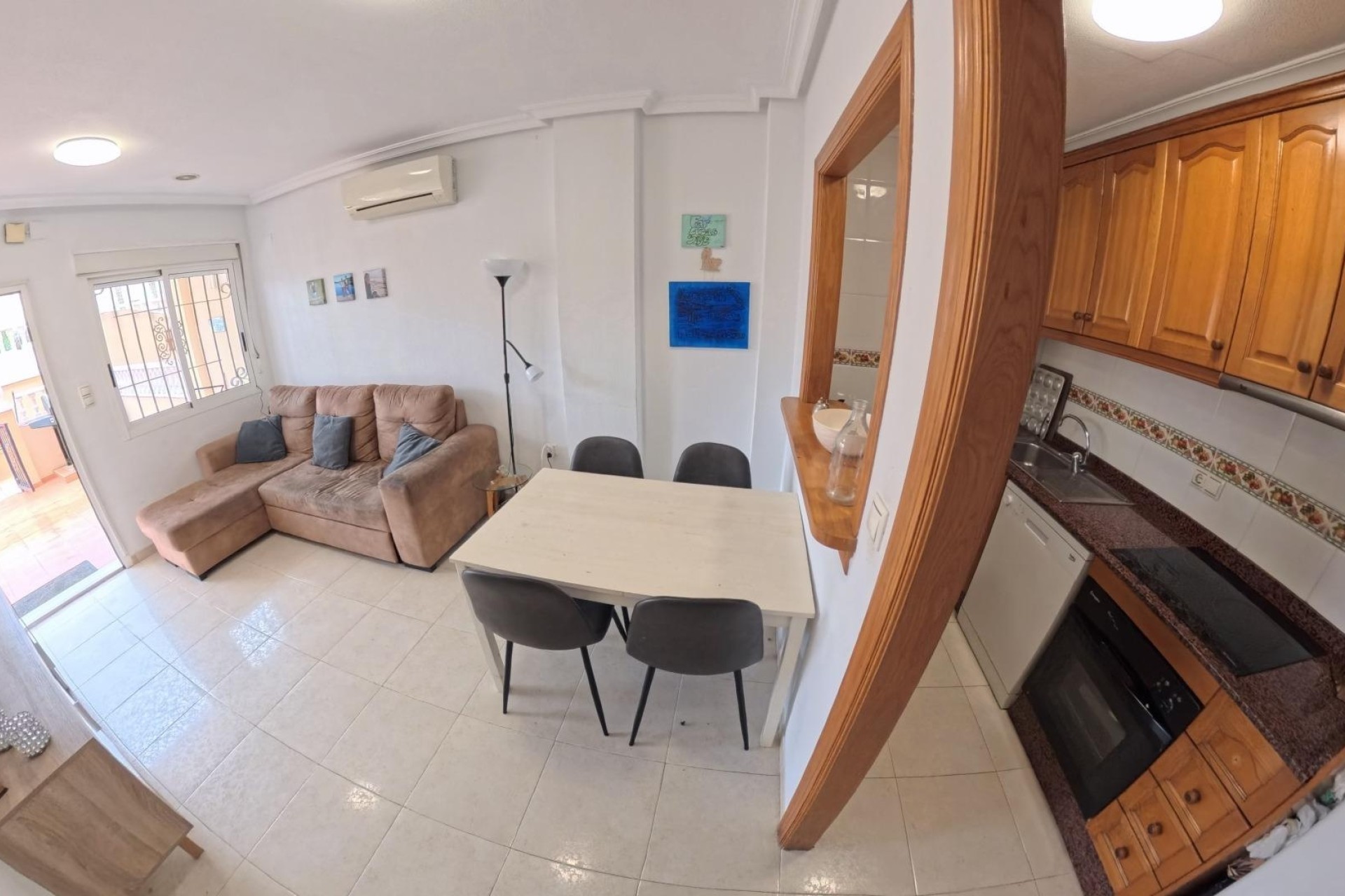 Sprzedaż - Apartament / Mieszkanie -
Torrevieja - Center