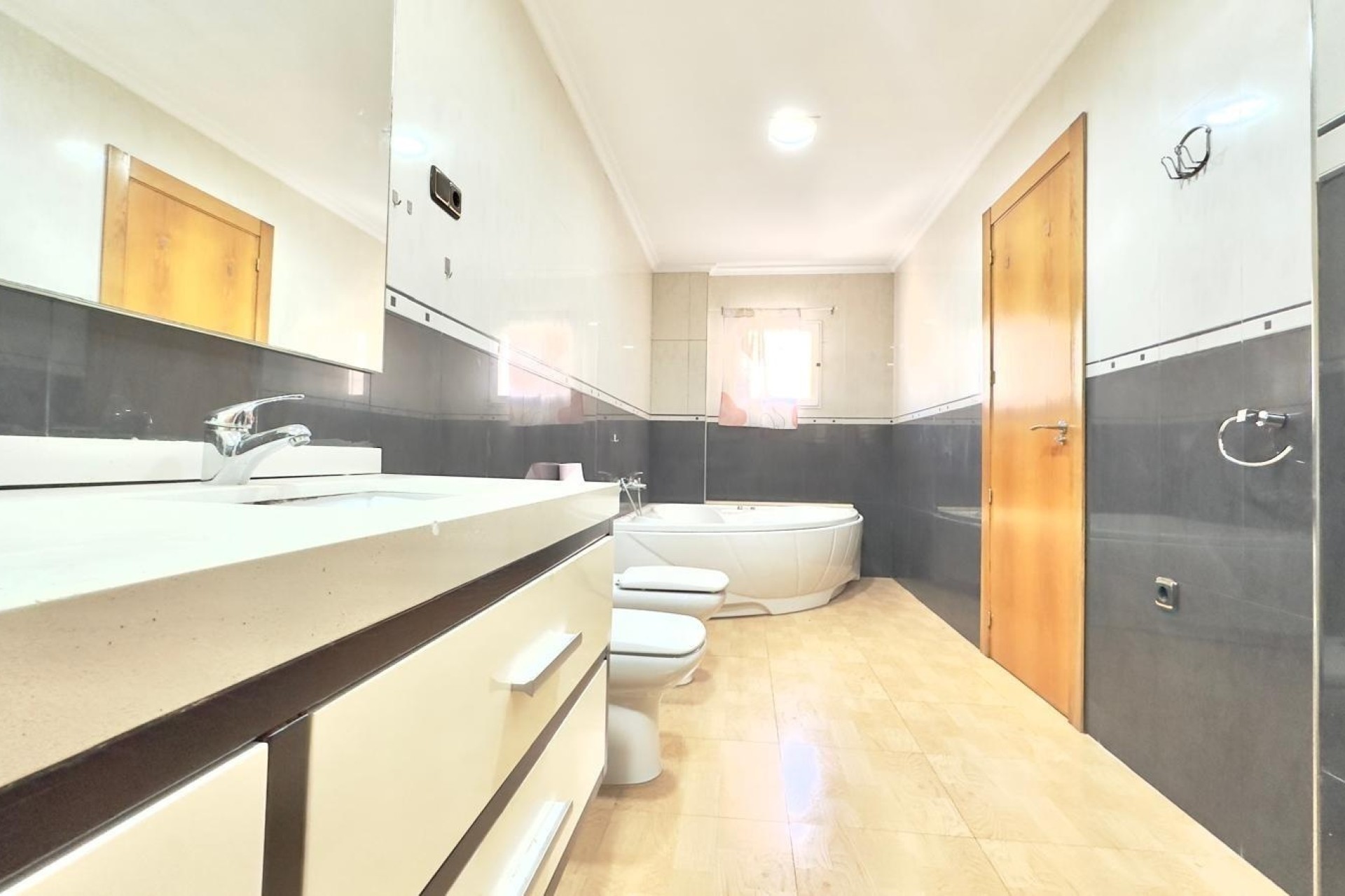 Sprzedaż - Apartament / Mieszkanie -
Torrevieja - Center
