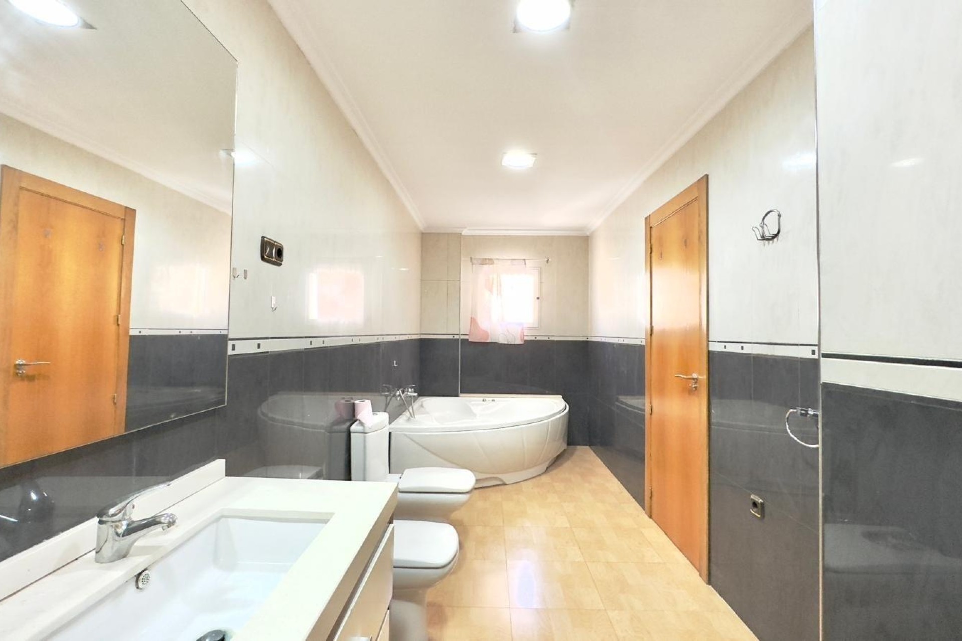 Sprzedaż - Apartament / Mieszkanie -
Torrevieja - Center