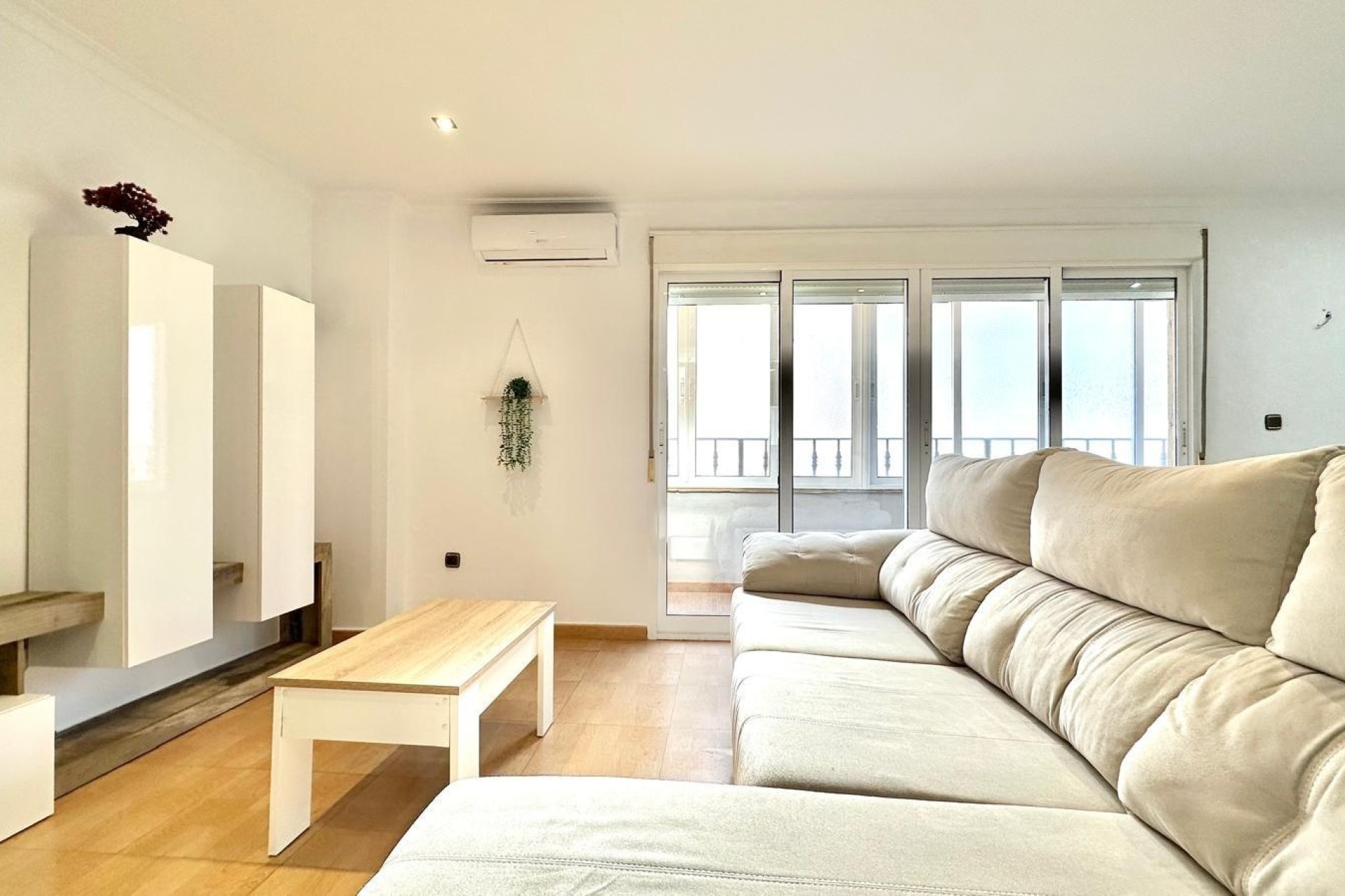 Sprzedaż - Apartament / Mieszkanie -
Torrevieja - Center